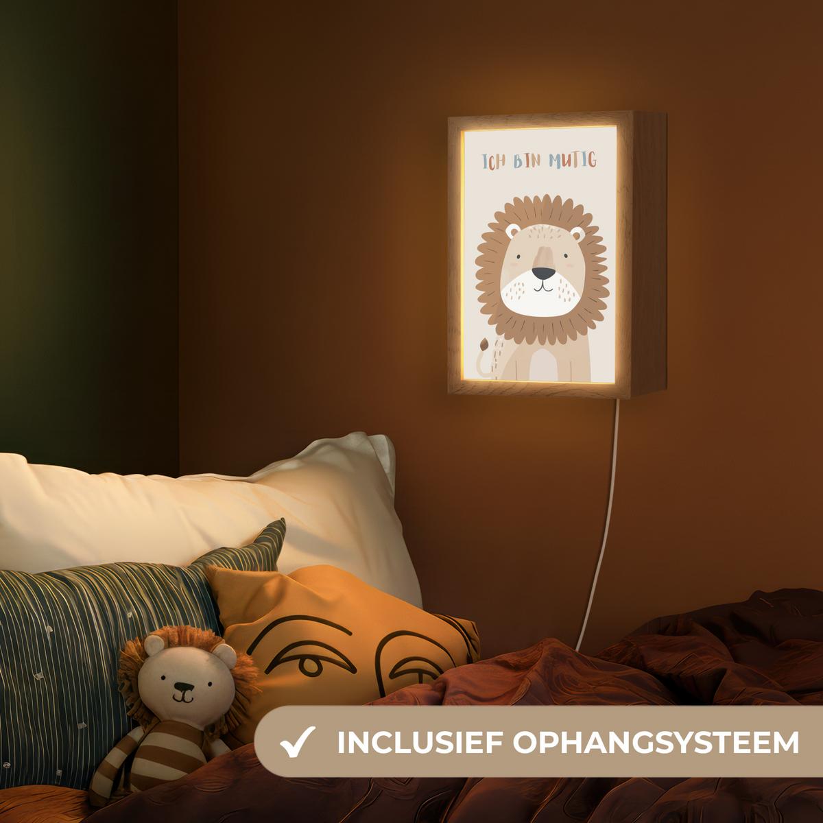 NACHTTISCHLAMPE Löwe - Beige - Tier - Mutig - Zitat 20x30 cm - Beige, Holzwerkstoff (8/20/30cm) - OnlyWow