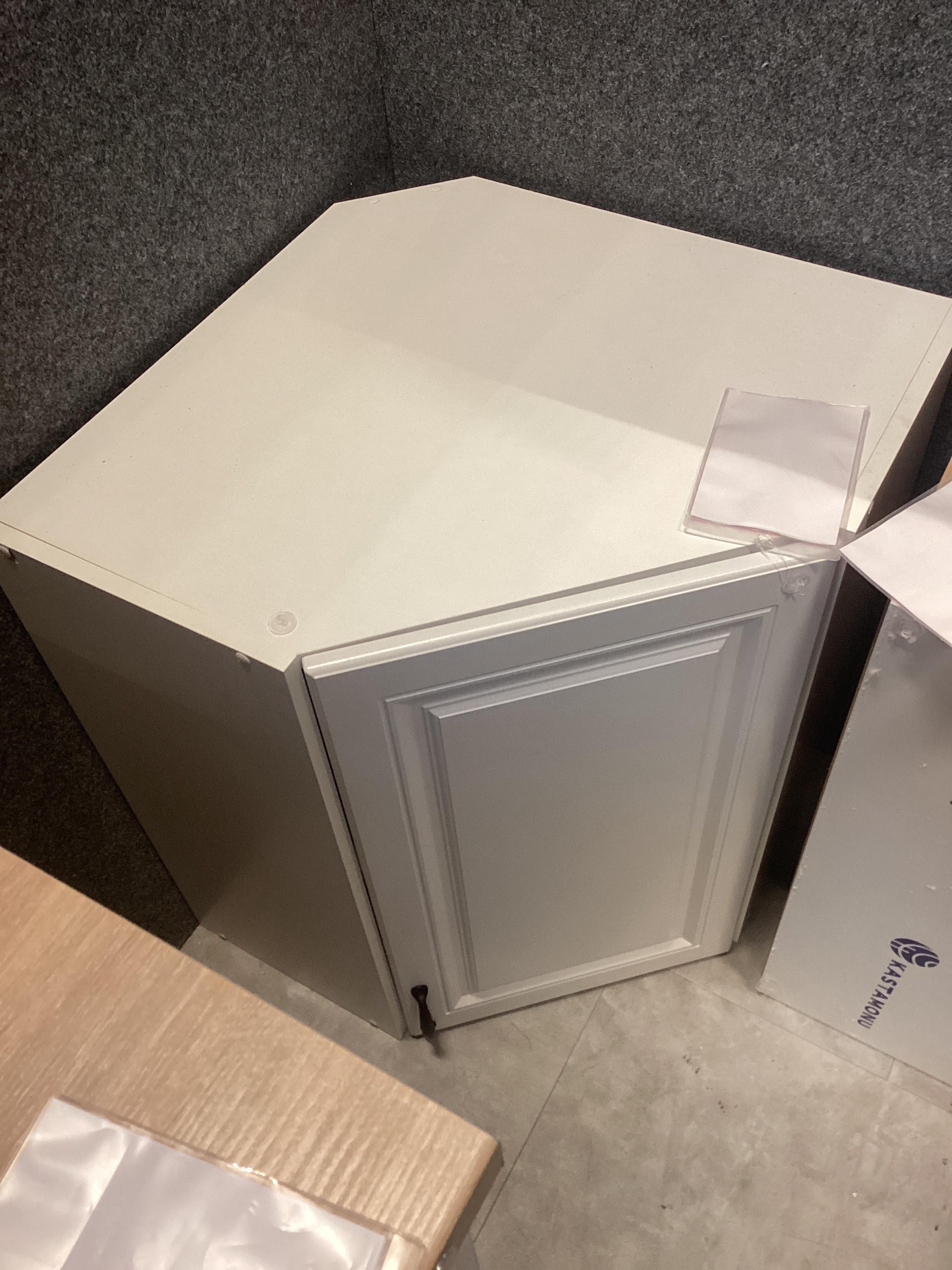 CSEPEL OUTLET SAROK FALISZEKRÉNY MICHELLE