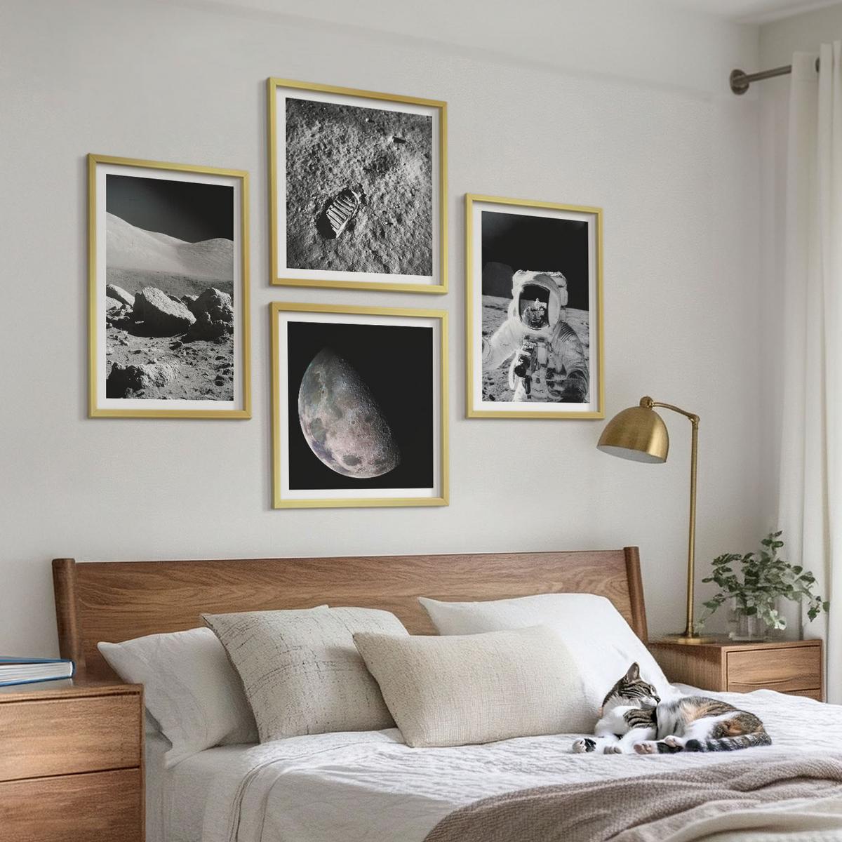 BILDER SET 4er Set - 50x50 cm & 40x60 cm Goldrahmen - Fußabdruck eines Astronauten auf dem Mond - Goldfarben, Kunststoff (50/50cm) - TULUP