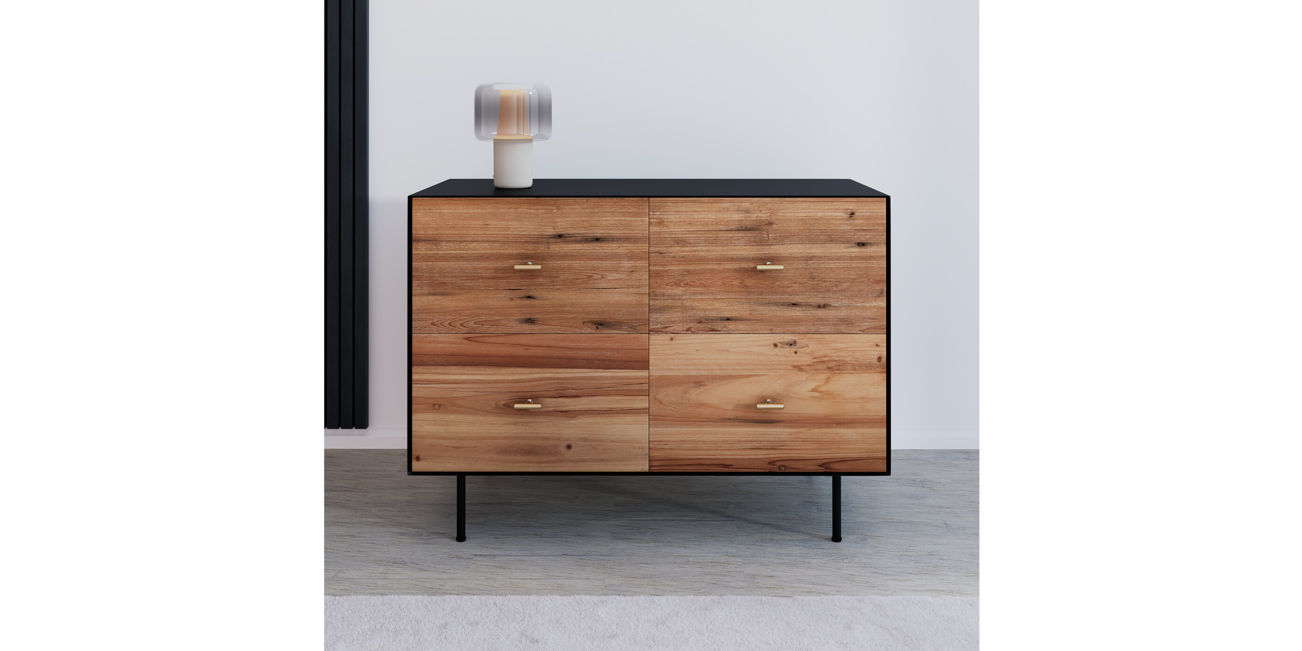 Kommode aus Holz mit schwarzen Metallfüßen