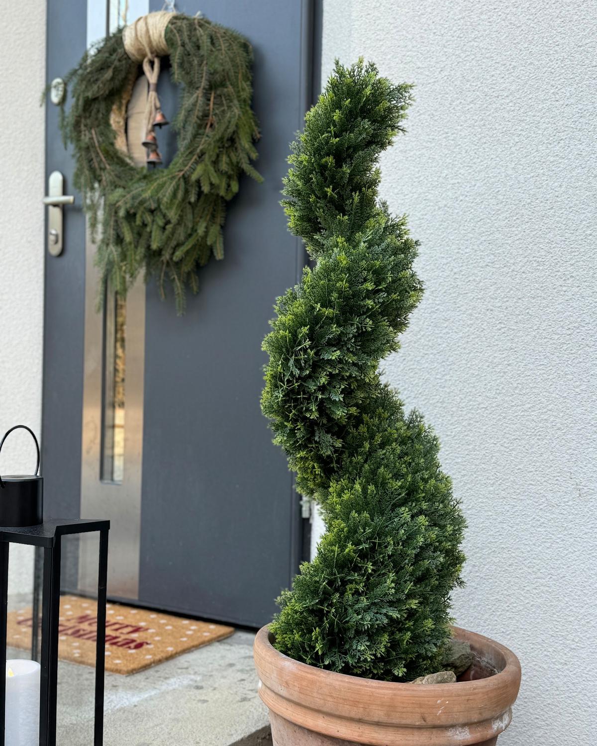 KUNSTPFLANZE im Blumentopf 126 cm Grün/Schwarz Cypress Spiral Tree - Schwarz/Grün, Kunststoff (126cm) - Beliani