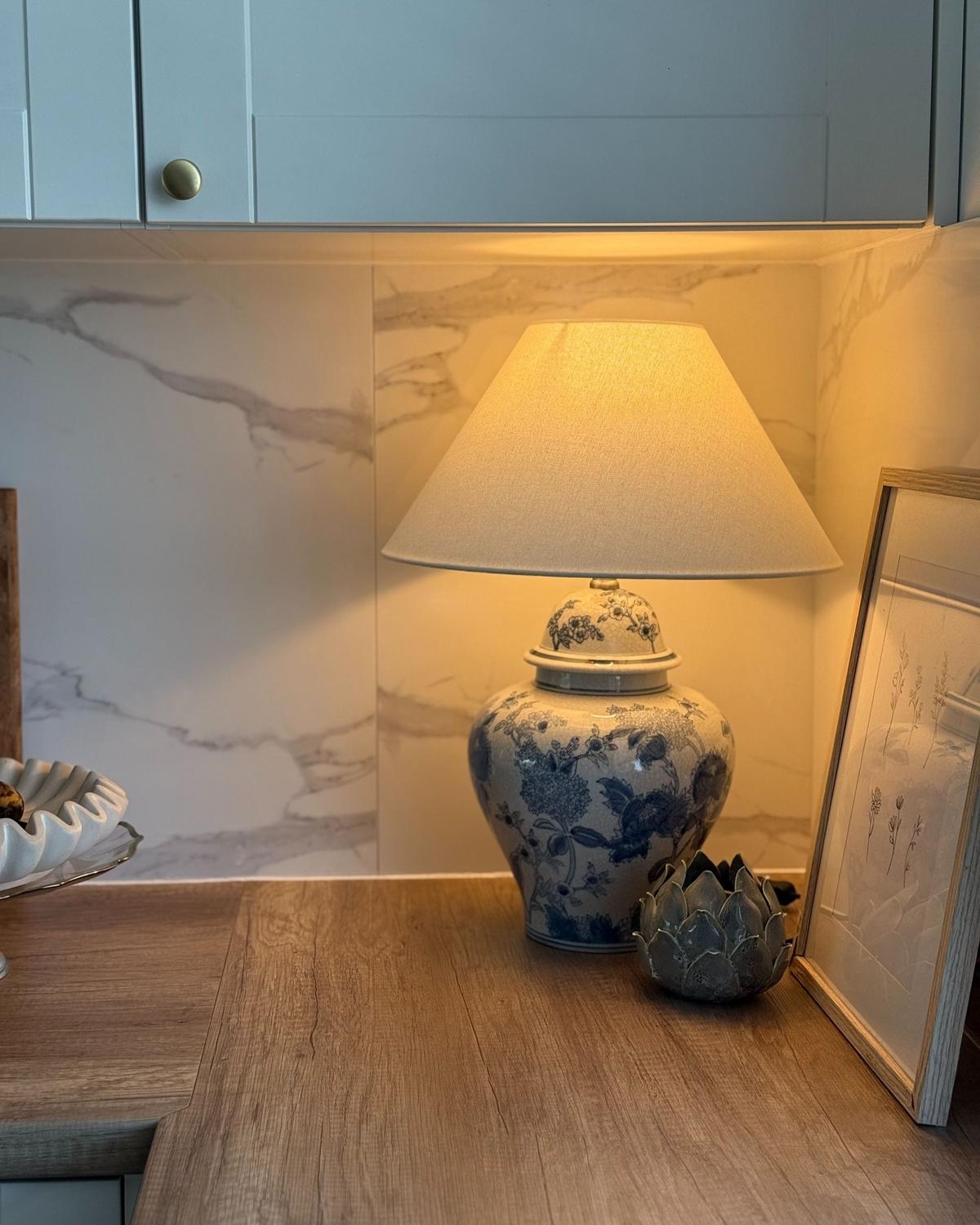 TISCHLEUCHTE Porzellan Weiß / Blau Sorraia - Weiß, Keramik (40/40/53cm) - Beliani