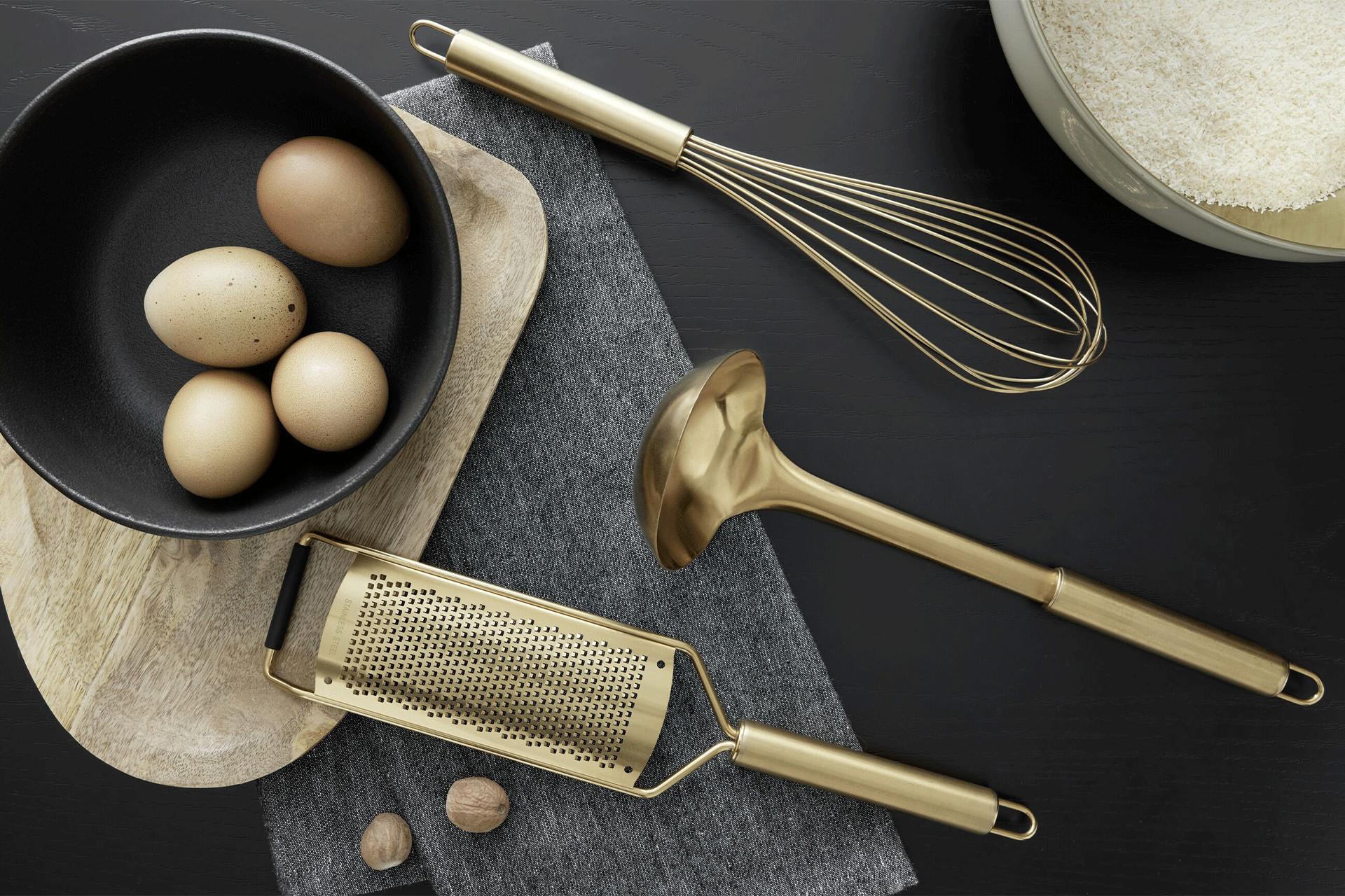 Reiben und Sparschäler aus Edelstahl im Küchensortiment von mömax