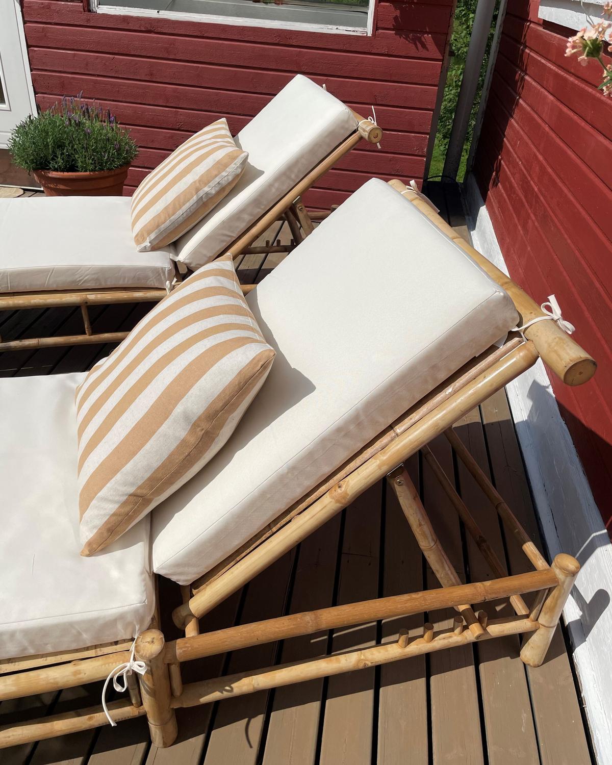 GARTENLIEGE hellbraun Auflage cremeweiß Ligure - Hellbraun/Creme, Holz (74/72/199cm) - Beliani