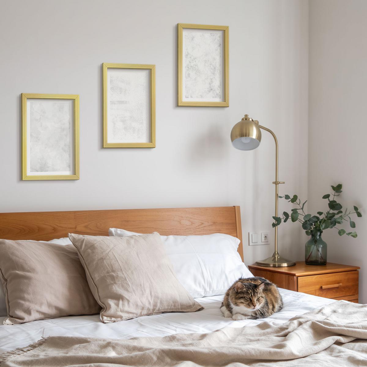 BILDER SET 3er Set - 20x30 cm Goldrahmen - Minimalistischer Hintergrund mit weißen Punkten - Goldfarben, Kunststoff (20/30cm) - TULUP