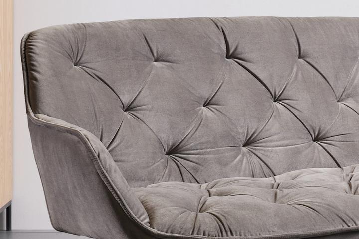 Sitzbank rechteckig grau Samtbezug Innenleben aus Schaumstoff Armlehnen