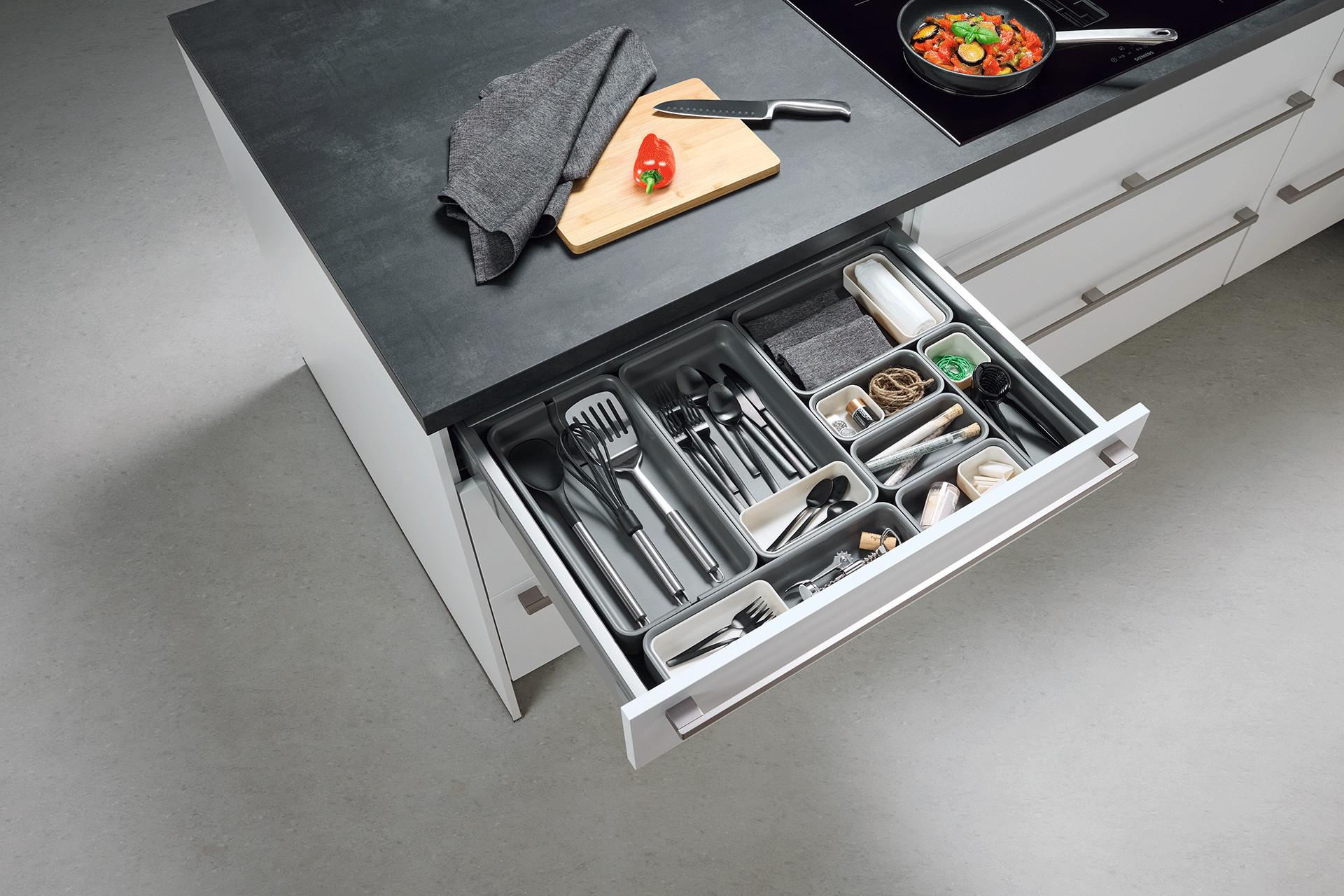 Besteckeinsatz grau Kunststoff günstig pflegeleicht softmatt bei mömax