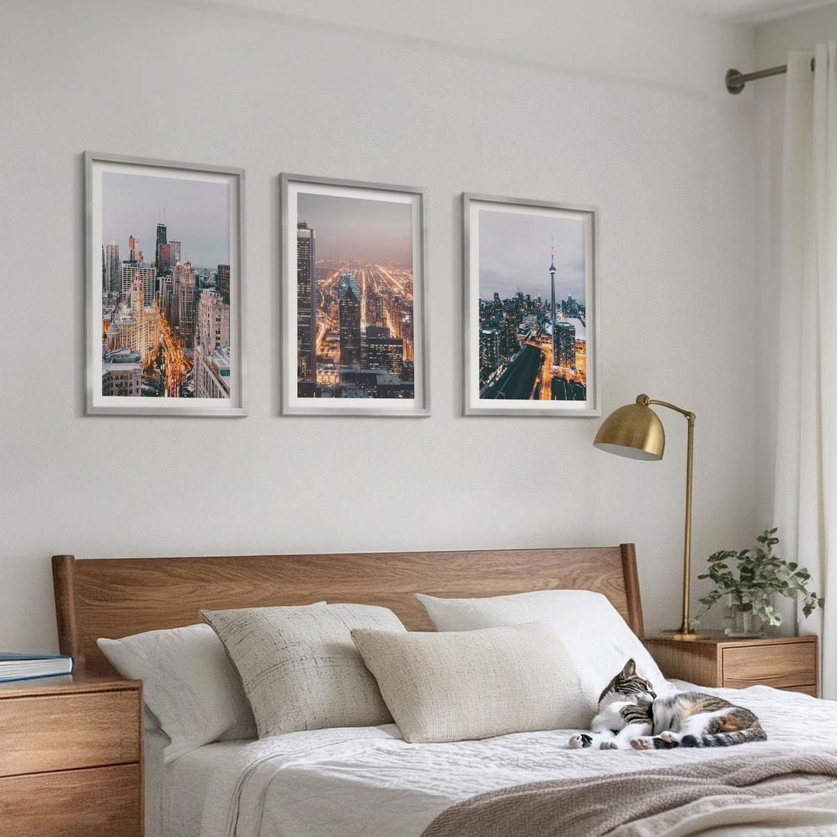 BILDER SET 3er Set - 40x60 cm Silberner Rahmen - Städte bei Nacht, Wolkenkratzer, Lichter - Silberfarben, Kunststoff (40/60cm) - TULUP