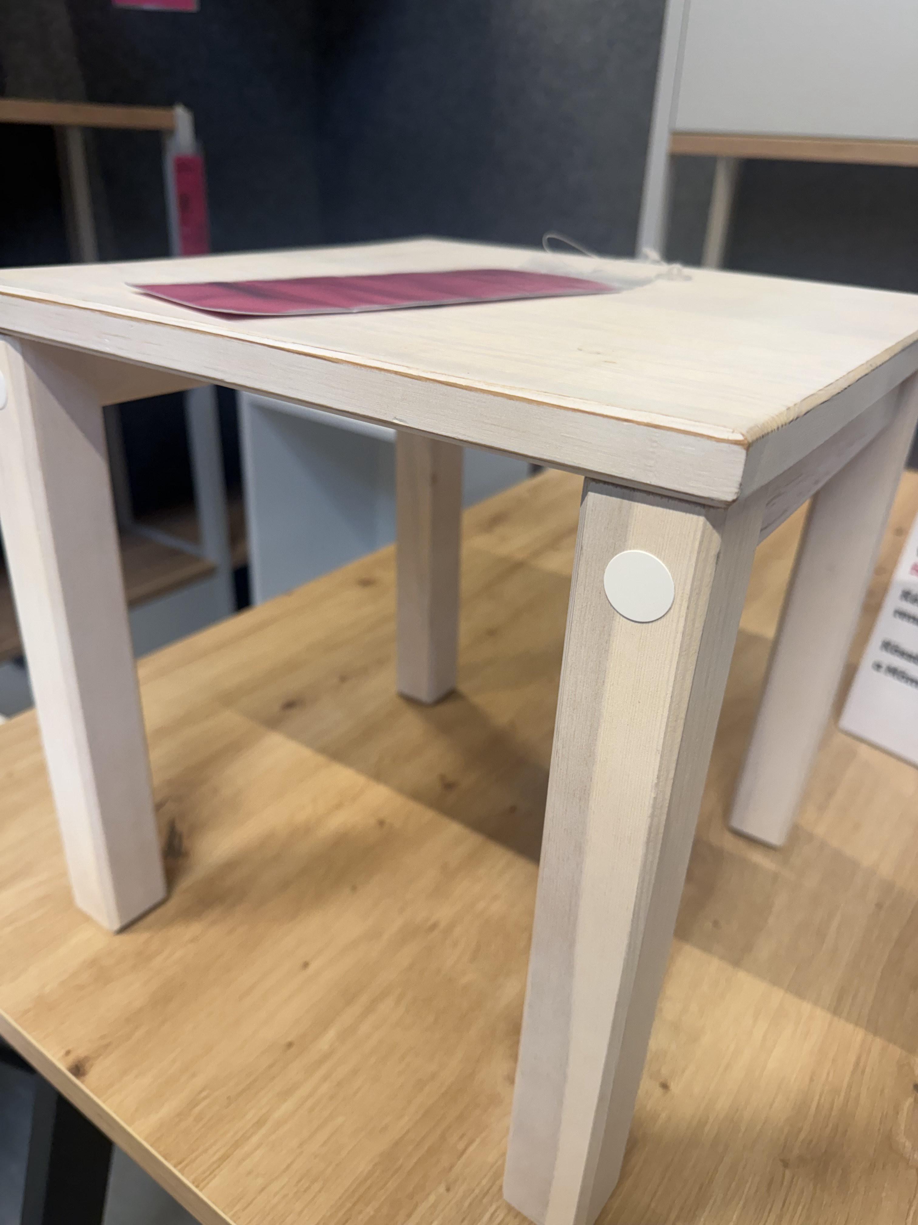 CSEPEL OUTLET ÉJJELISZEKRÉNY NIKO ONE