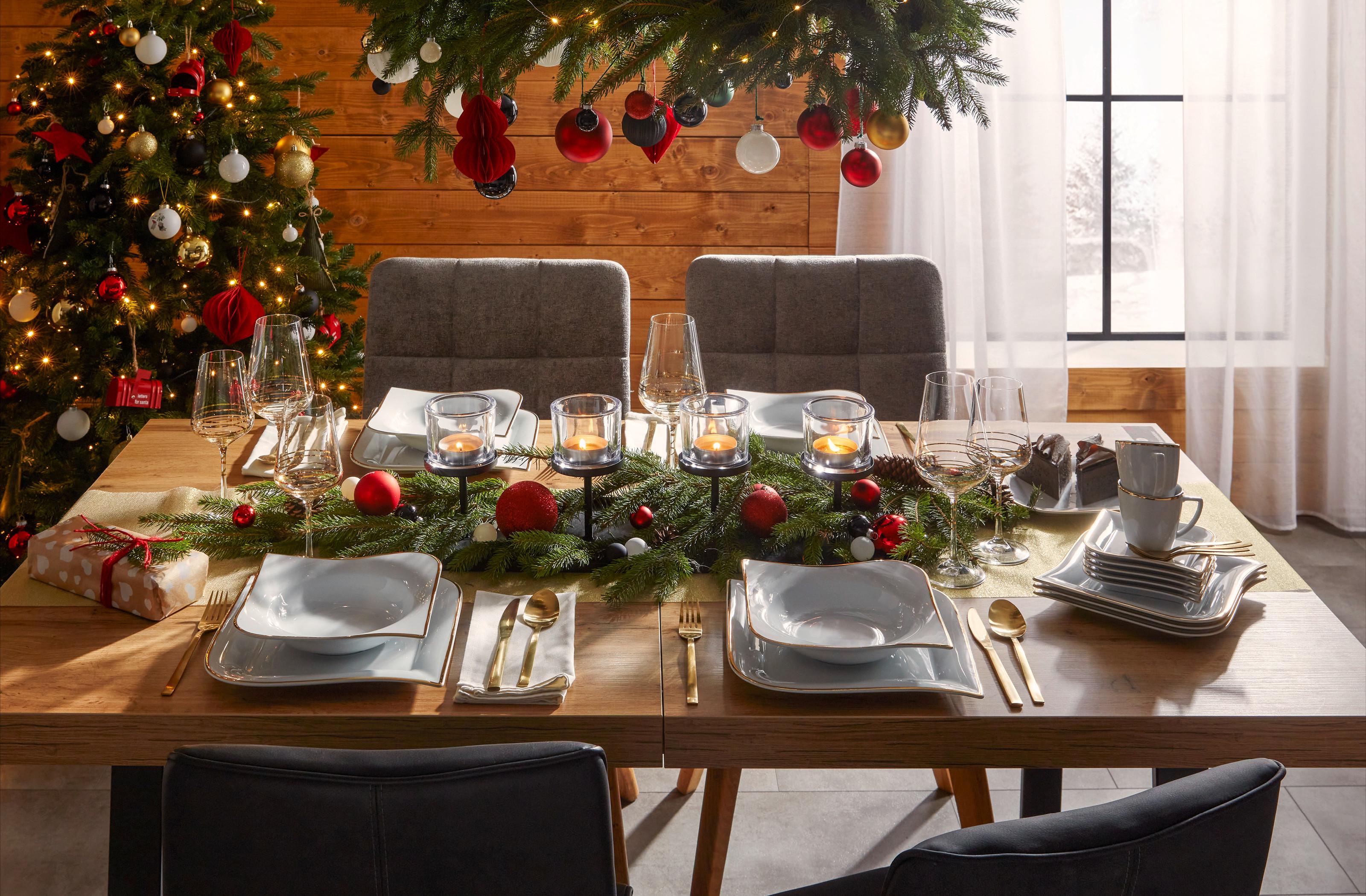 Nakryty stół w stylu Christmas Fable