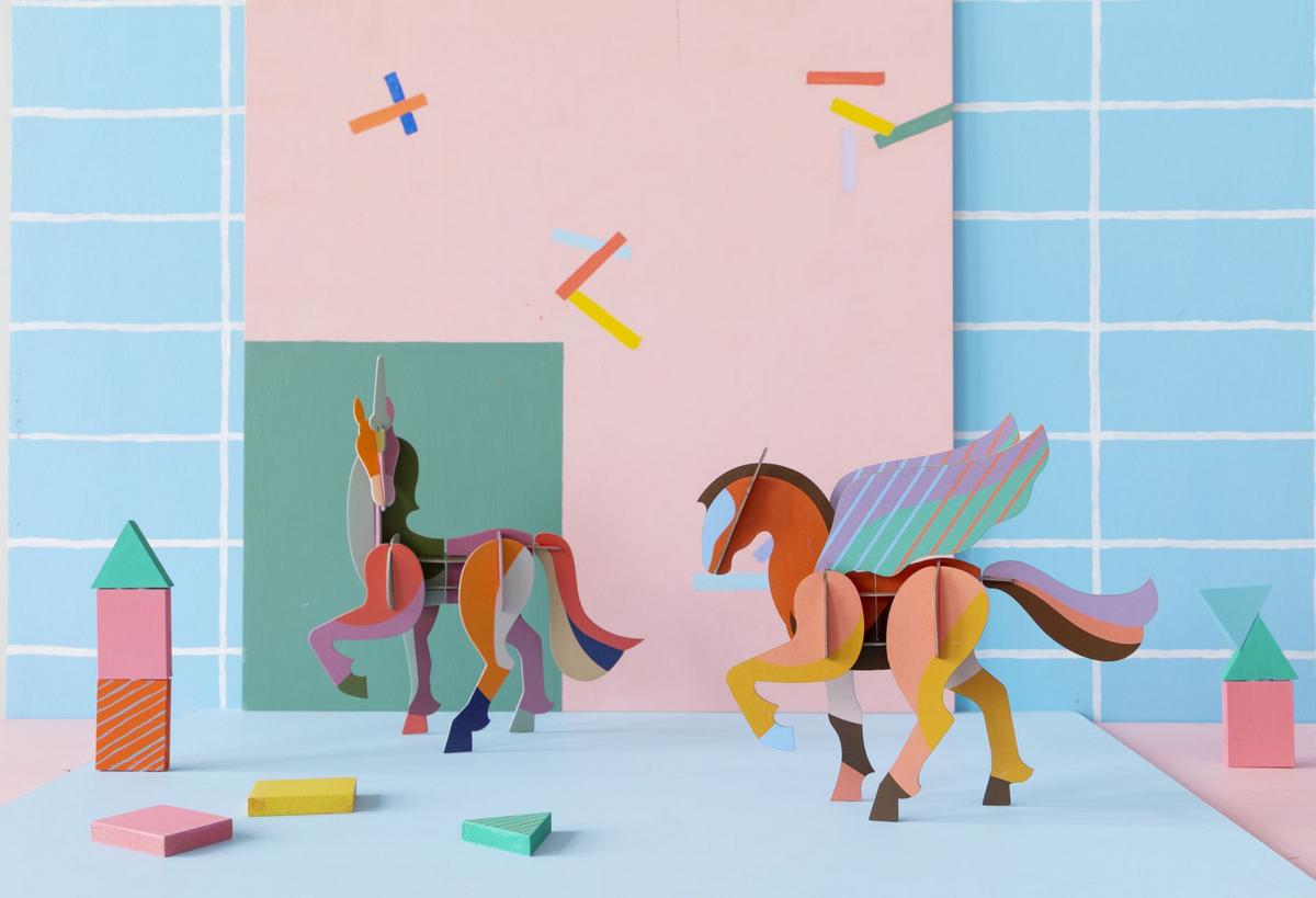 DEKOFIGUR Lebendiges Einhorn 9/28 cm - Multicolor, Wellpappe (9/28/28cm) - Studio Roof
