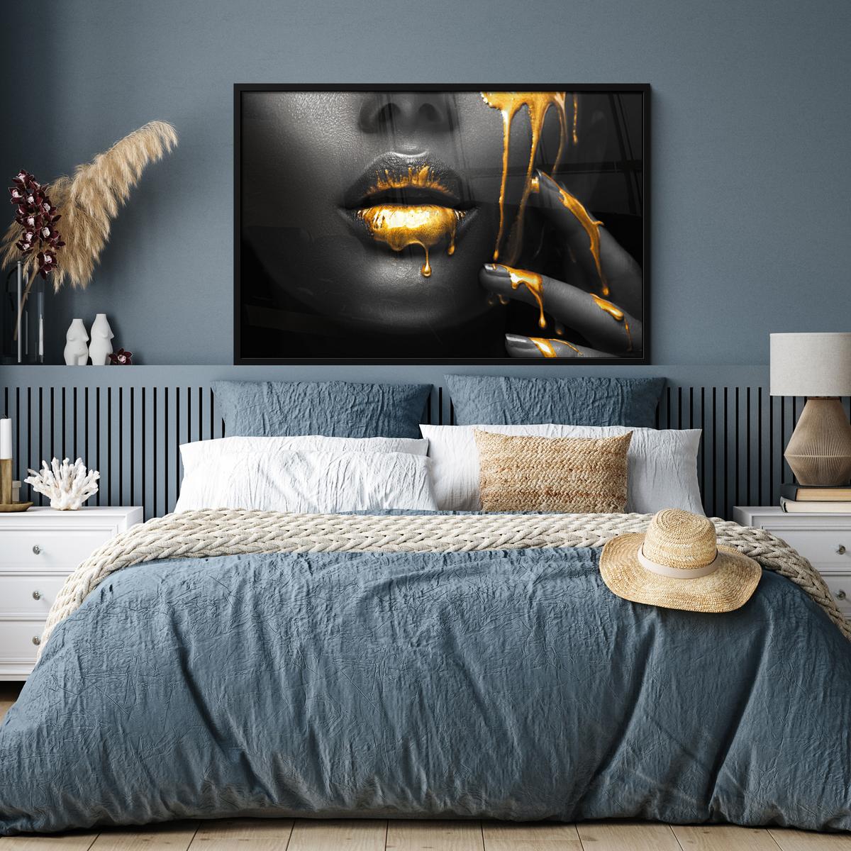 POSTER MIT RAHMENGERAHMTES BILD Frau - Schwarz - Gold - Gesicht - Lippen 120x80 cm - Goldfarben, Papier (120/80cm) - MuchoWow