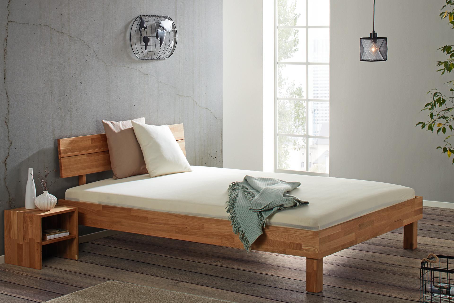 Schlafzimmer-Bett-Einzelbett-Eiche-Holz-Massiv-moemax.
