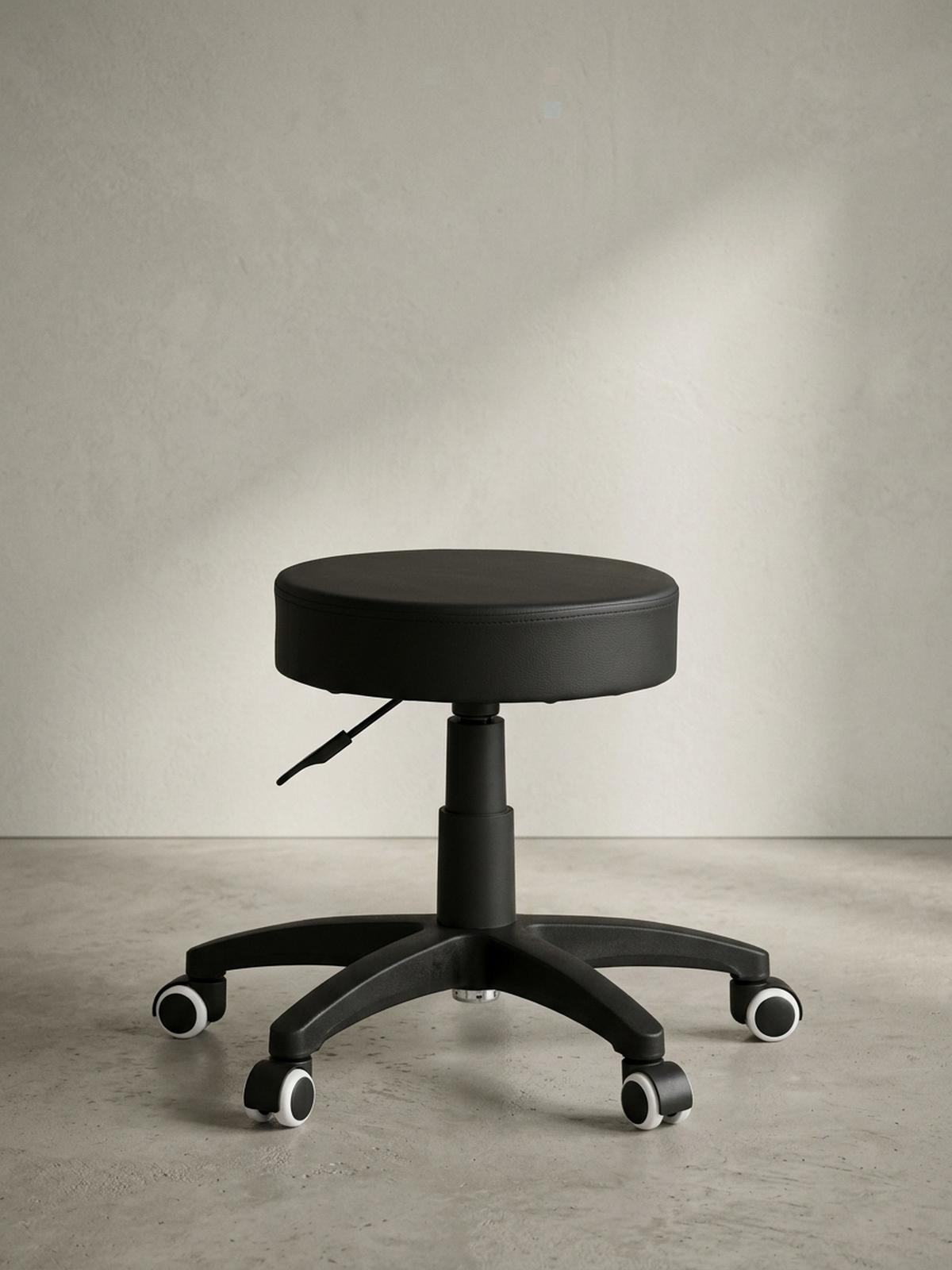 ARBEITSHOCKER Lederoptik 360° drehbar, höhenverstellbar, stabil, Schwarz 50x50x55 cm - Schwarz, Kunststoff/Textil (50/55/50cm) - KADIMA DESIGN