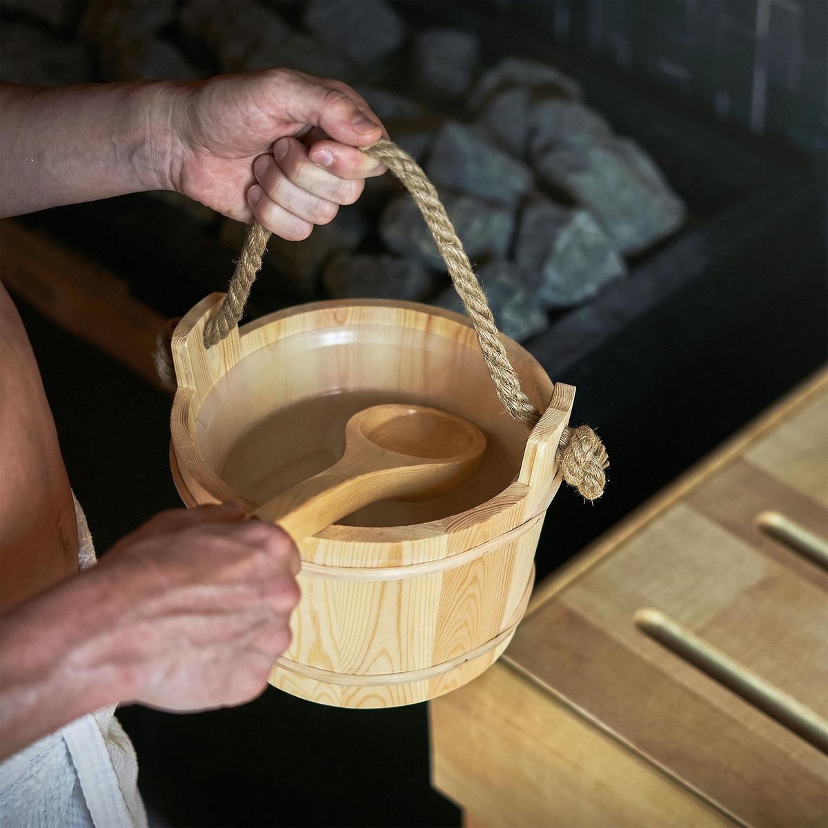 SAUNAZUBEHÖR-SET 4-teilig aus Kiefernholz mit Saunaeimer, Saunakelle, Thermometer-Hygrometer & Sanduhr - Naturfarben, Holz (37/30/27.5cm) - LuxeBath