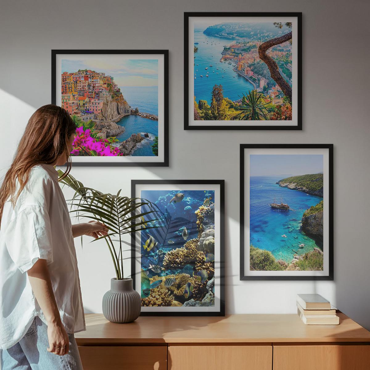 BILDER SET 4er Set - 50x50 cm & 40x60 cm Schwarzer Rahmen - Meerblick, farbenfrohe Häuser - Schwarz, Kunststoff (50/50cm) - TULUP