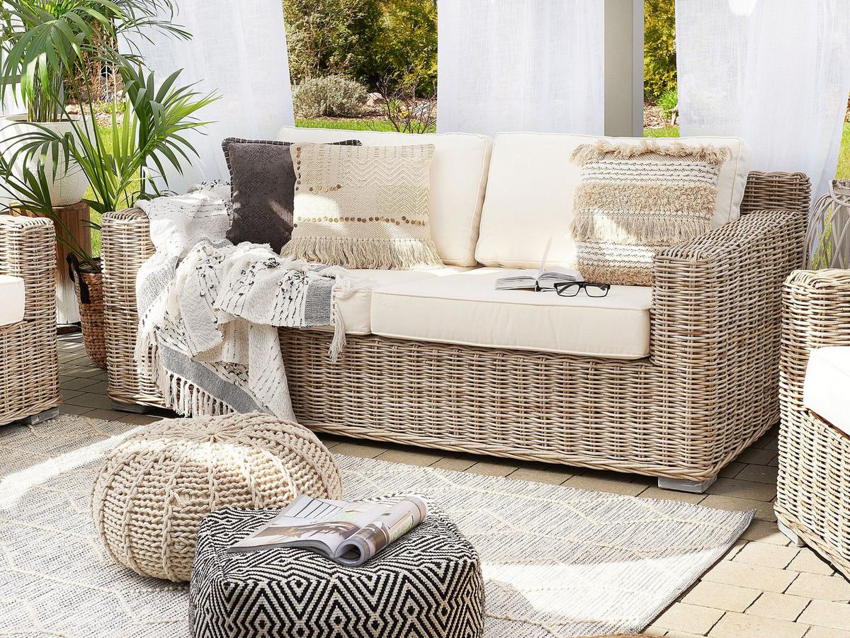 GARTENSOFA 2-Sitzer Rattan natürlich Auflagen cremeweiß Ardea - Beige/Naturfarben, Naturmaterialien (194/70/90cm) - Beliani
