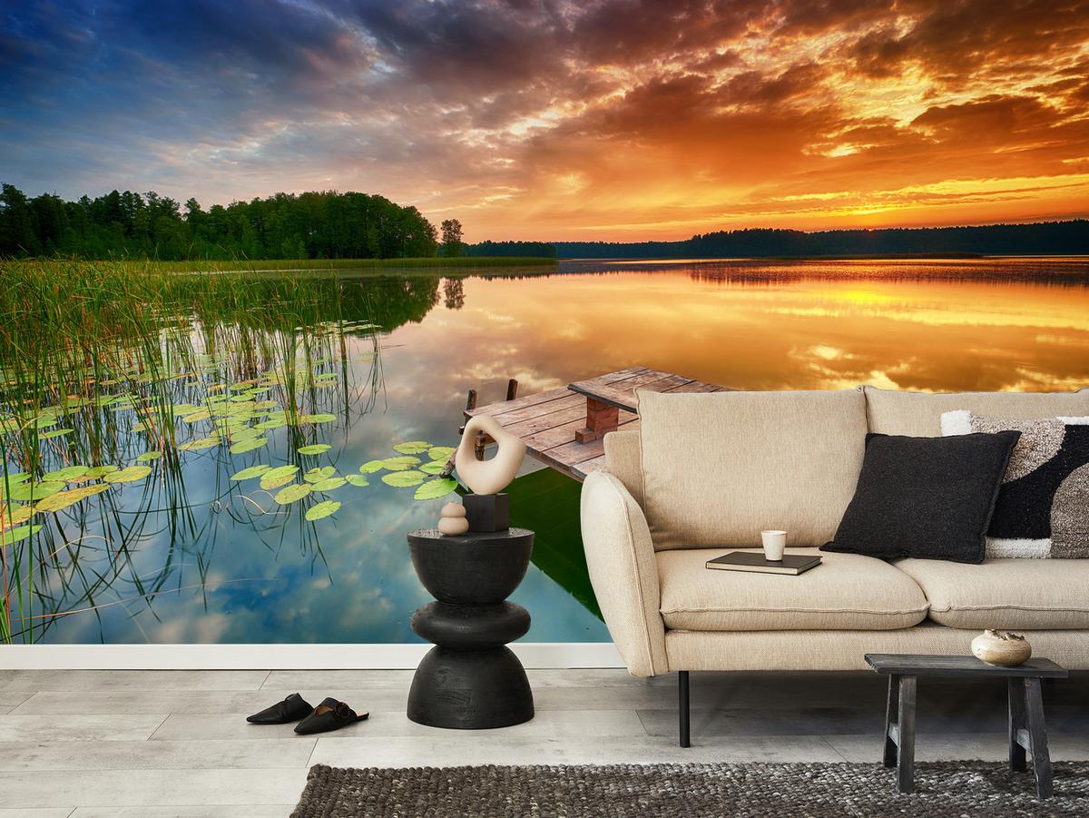 FOTOTAPETE für Wohnzimmer Sonnenuntergang See Steg Bäume 500x350 - Gelb/Beige, Papier (500/350cm) - Muralo