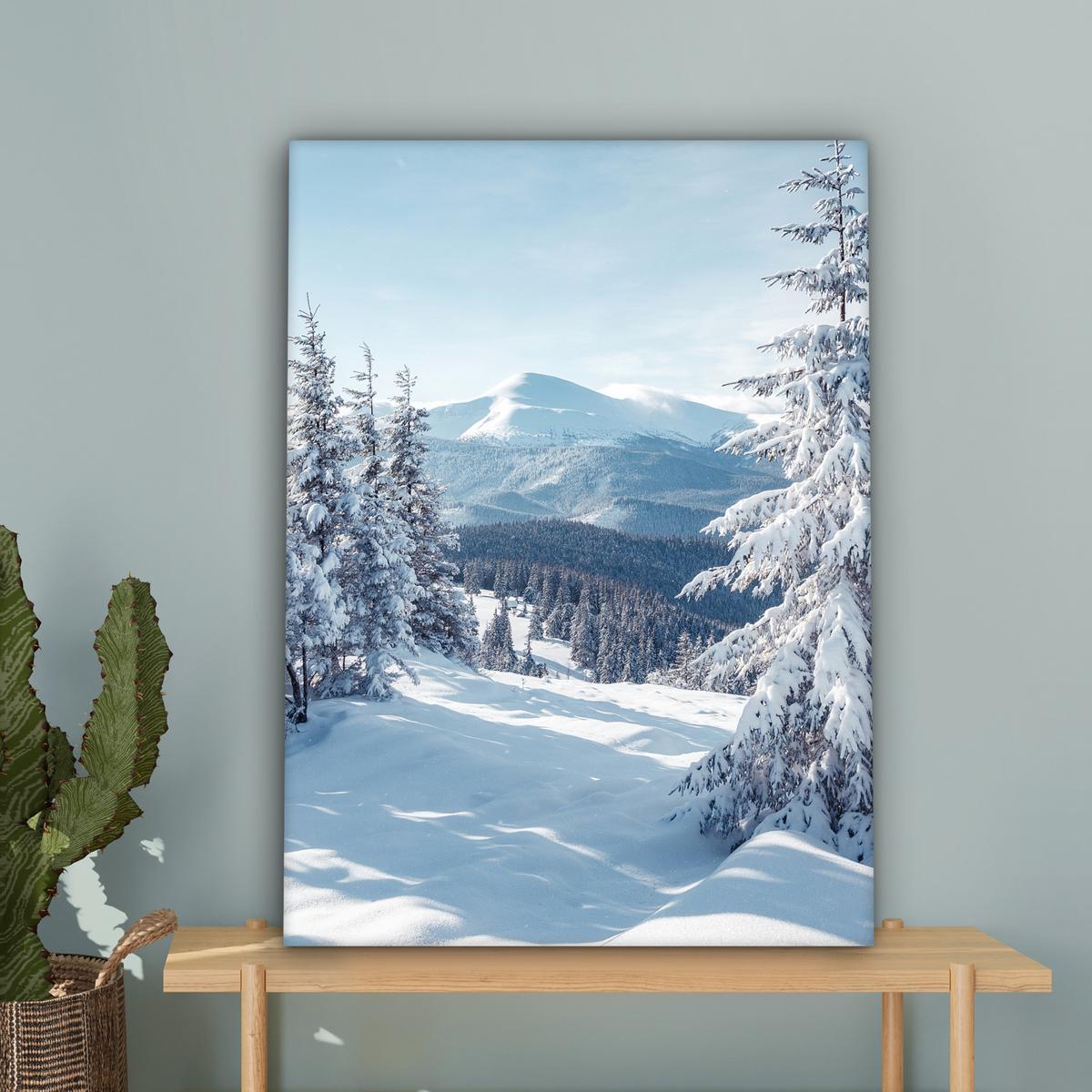 LEINWANDBILD Winterlandschaft - Natur - Berge - Bäume - Schnee Wandbild Wohnzimmer 60x80 cm - Hellblau, Textil (60/80cm) - MuchoWow