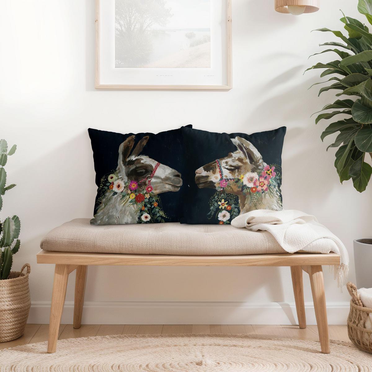 DEKOKISSEN 2er-Set Lama mit Blumenschmuck Set I 40/40 cm - Schwarz, Textil (40/40cm) - Bilderwelten