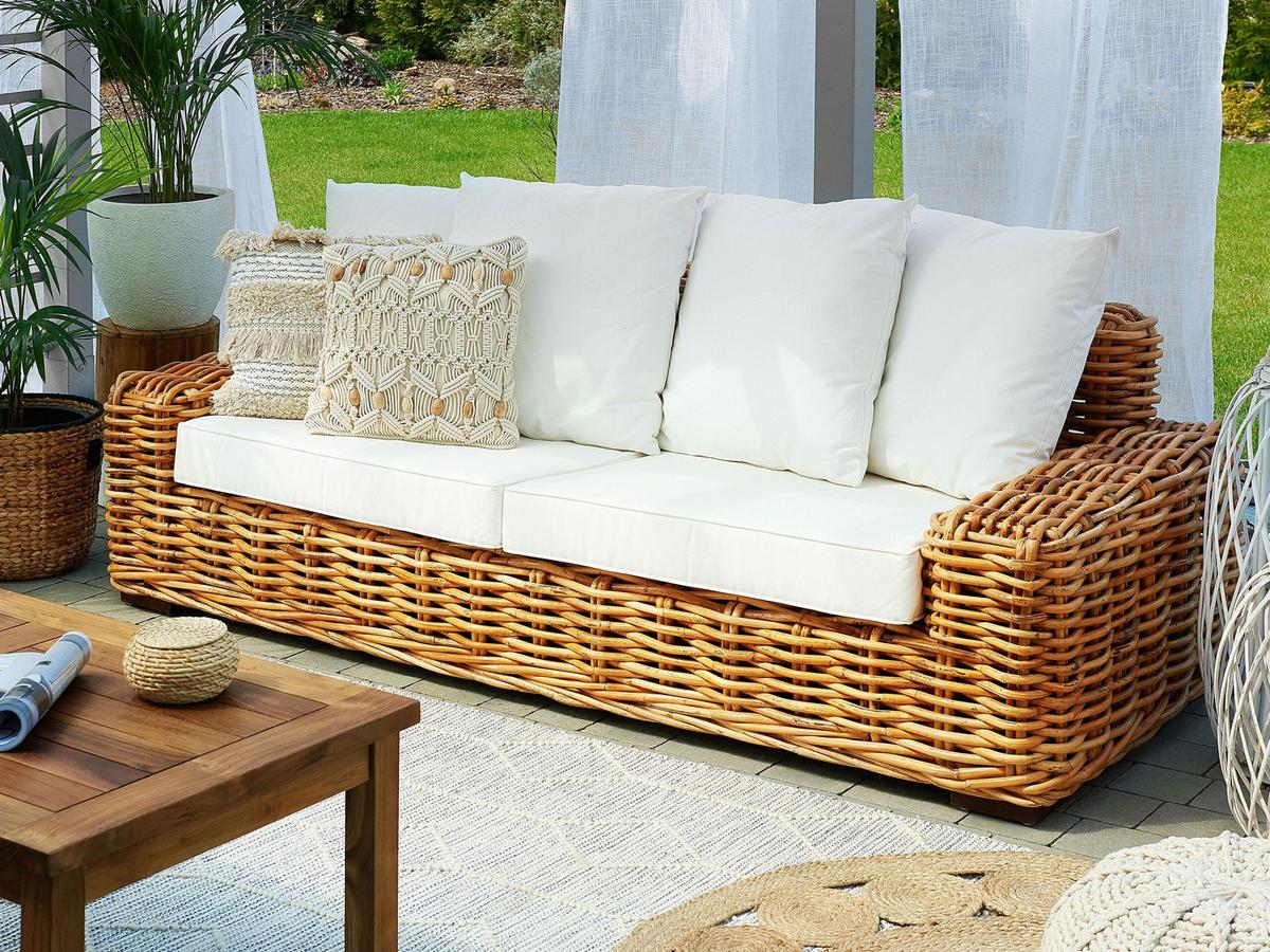 GARTENSOFA 3-Sitzer Rattan natürlich Auflagen cremeweiß Forli - Beige/Naturfarben, Naturmaterialien (218/67/94cm) - Beliani