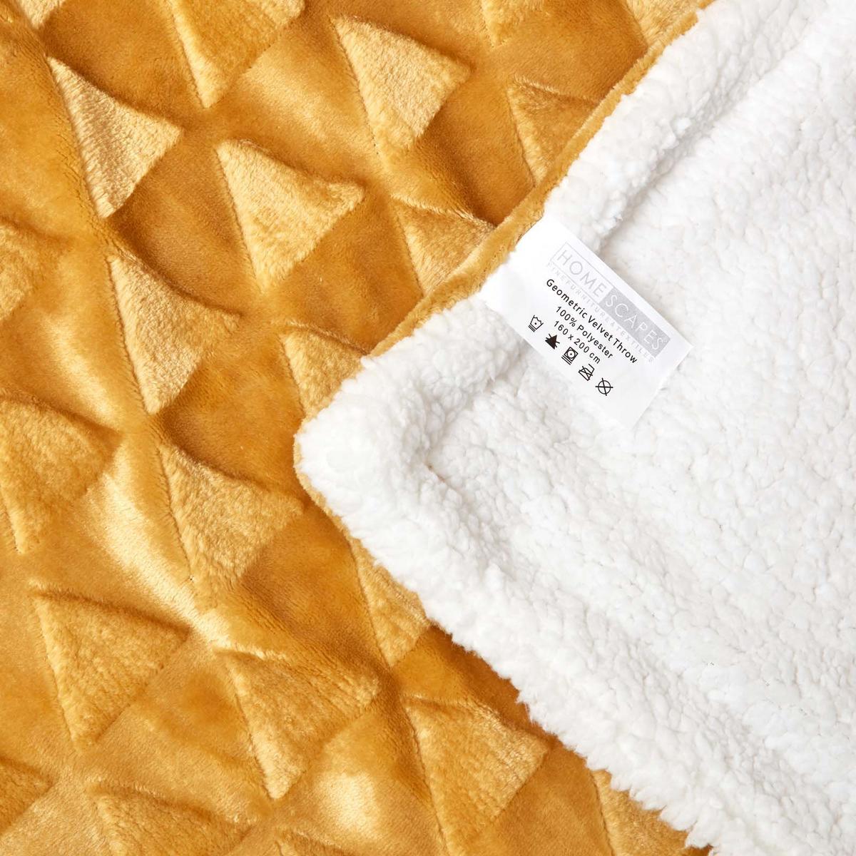 KUSCHELDECKE Sherpa 160/200 cm, Samtdecke mit Dreieckmuster - Dunkelgelb, Textil (160/200cm) - Homescapes