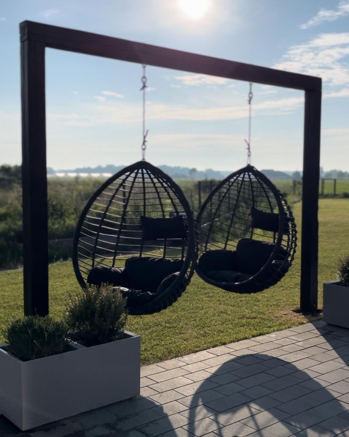 HÄNGESESSEL PE Rattan schwarz 106 cm Tollo - Schwarz, Kunststoff (106/116/74cm) - Beliani