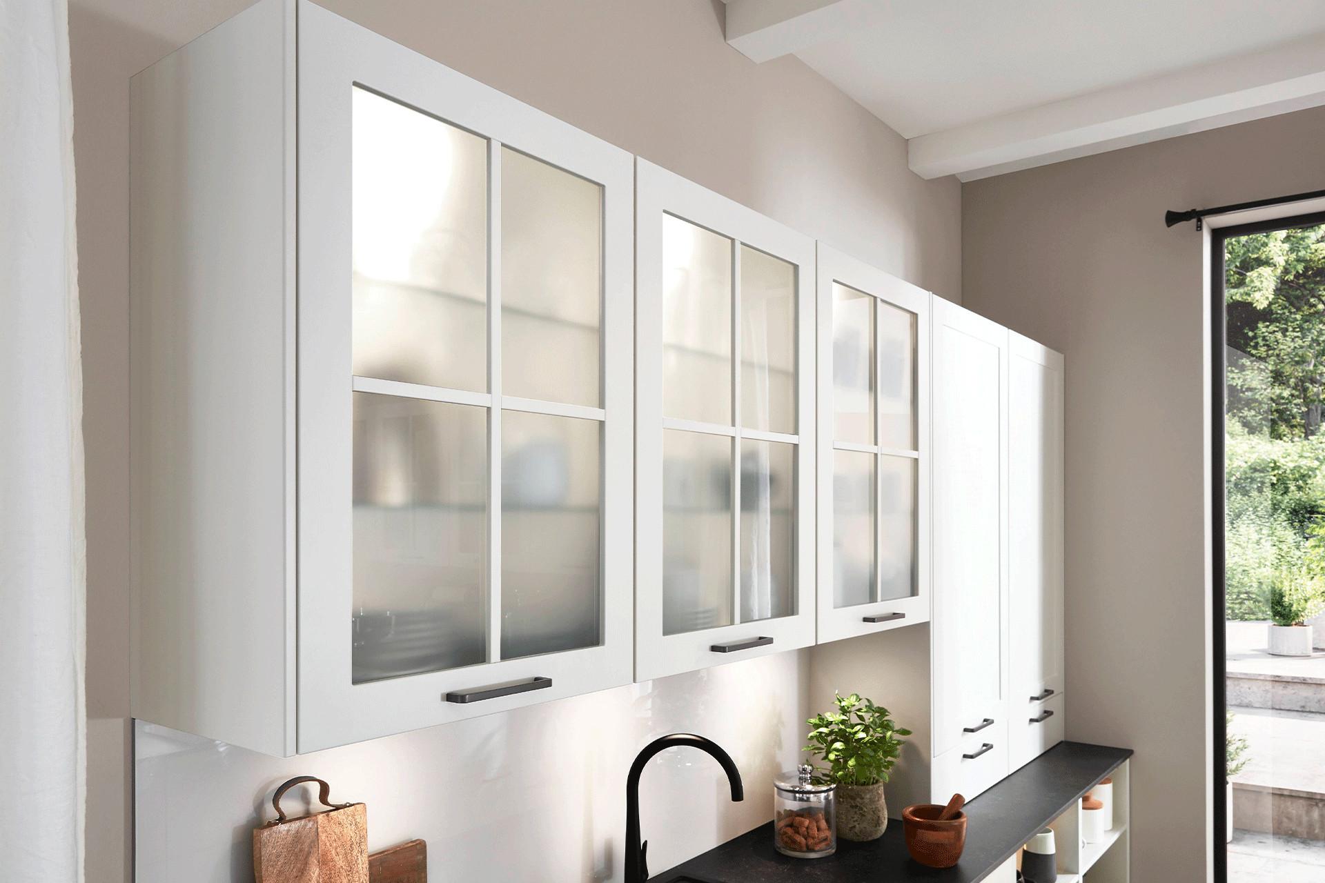 Nobilia Nordic elegante Glasfronten Square oder charmante Glasrahmen