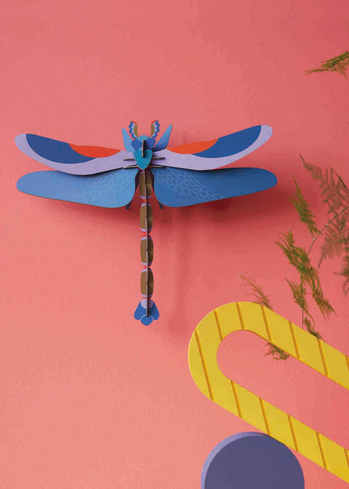 WANDDEKO Azur-Libelle 46/8 cm - Blau/Braun, Wellpappe (46/8/36cm) - Studio Roof