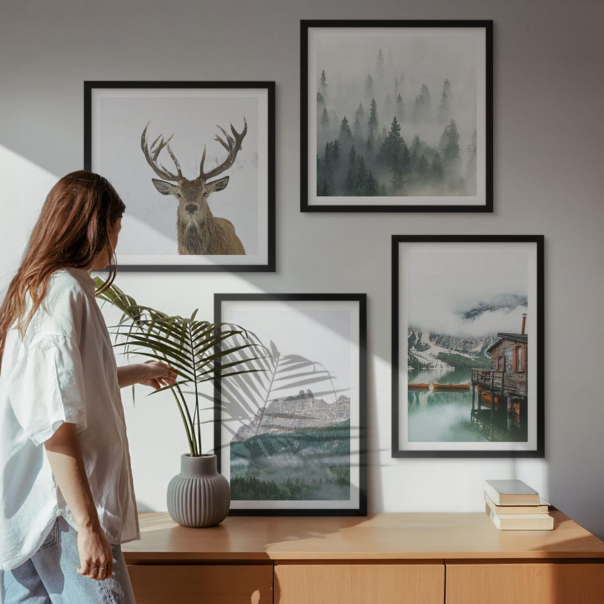 BILDER SET 4er Set - 50x50 cm & 40x60 cm Schwarzer Rahmen - Berge, See, Hirsche, Hütte, Nebel - Schwarz, Kunststoff (50/50cm) - TULUP
