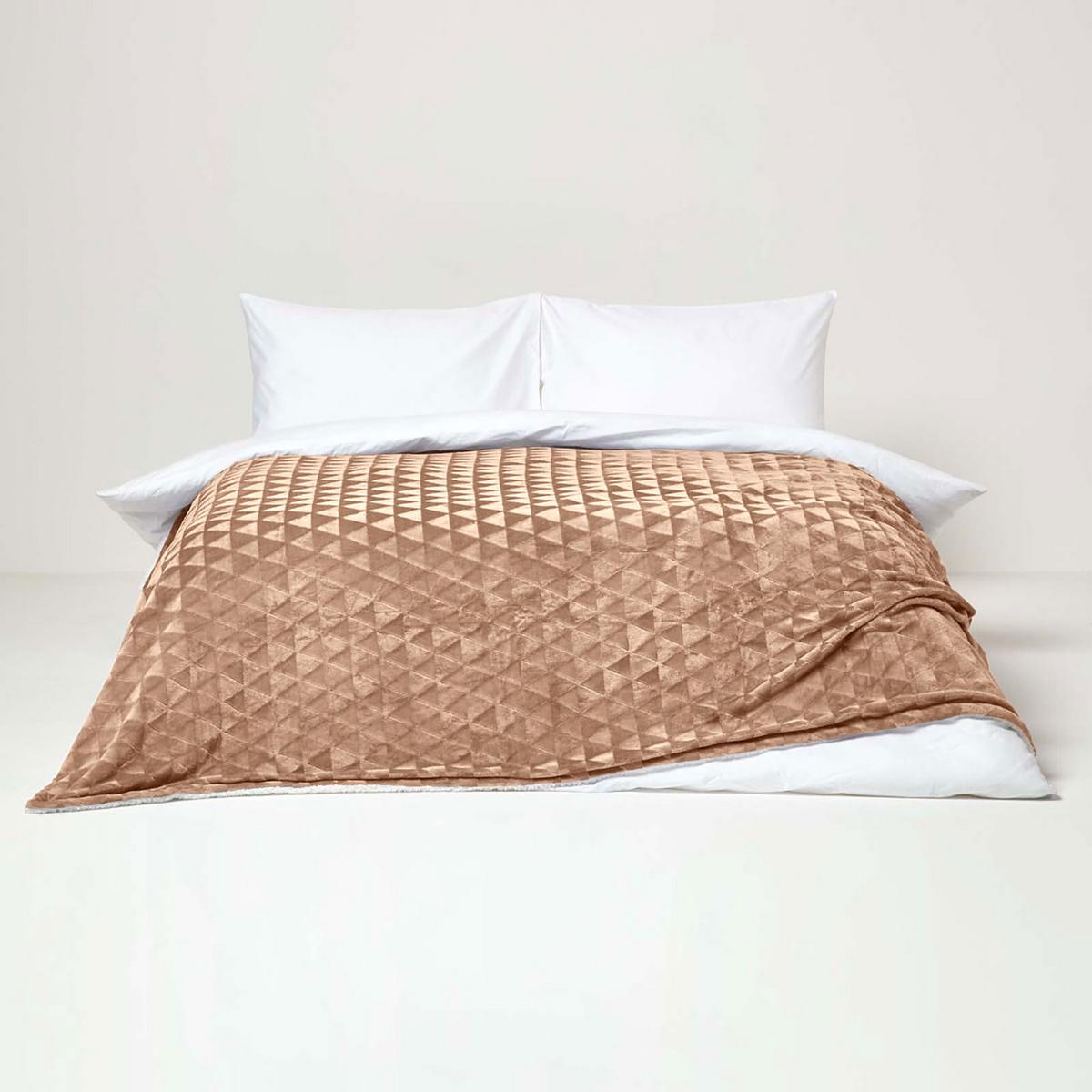 KUSCHELDECKE Sherpa 160/200 cm, Samtdecke mit Dreieckmuster - Hellbraun, Textil (160/200cm) - Homescapes