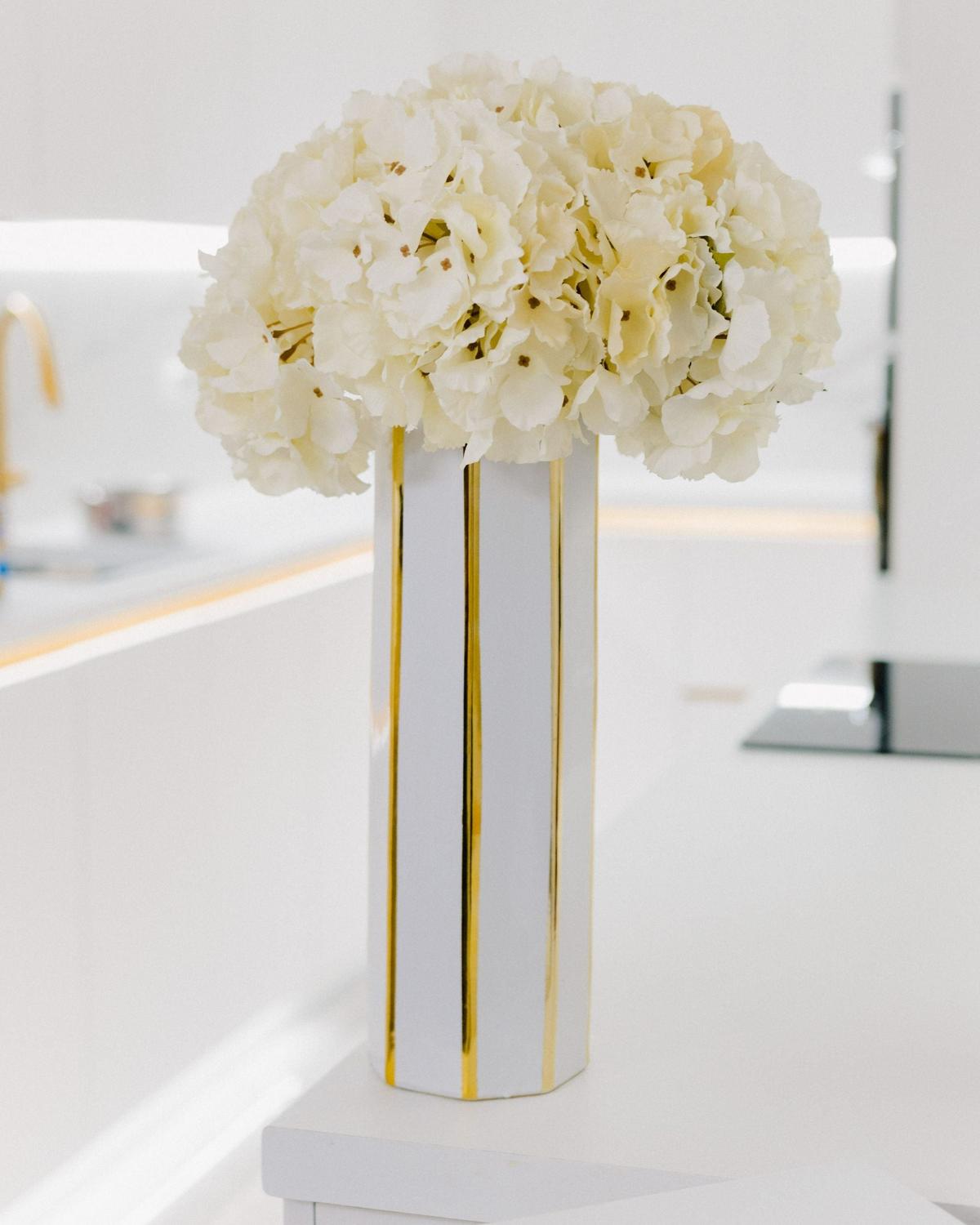 BLUMENVASE Keramik weiß Estella - Weiß, Keramik (40cm) - Beliani