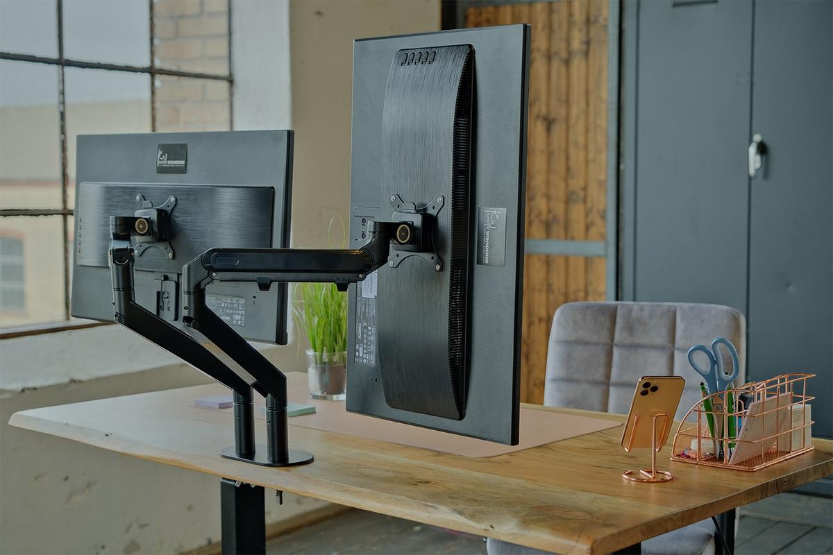 SCHREIBTISCH MIT MONITORHALTERUNG LORA elektrisch höhenverstellbar Holz Akazie - Zwetschgeholzfarben/Schwarz, Holz (90/180/72cm) - KAWOLA