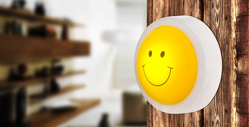LED-Leuchte aus Holz von mömax