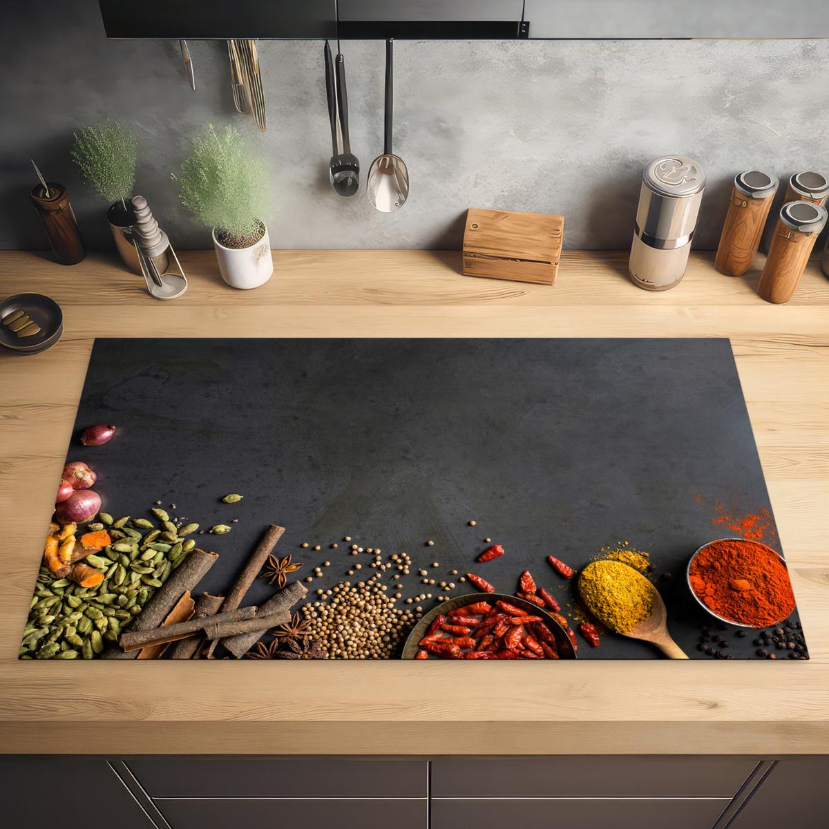 HERDABDECKPLATTE Kräuter - Lebensmittel - Gewürze - Schwarz - Paprika - Zimt Induktionsschutz 89.6x51.6 cm - Currygelb, Kunststoff (89.6/51.6/0.2cm) - MuchoWow