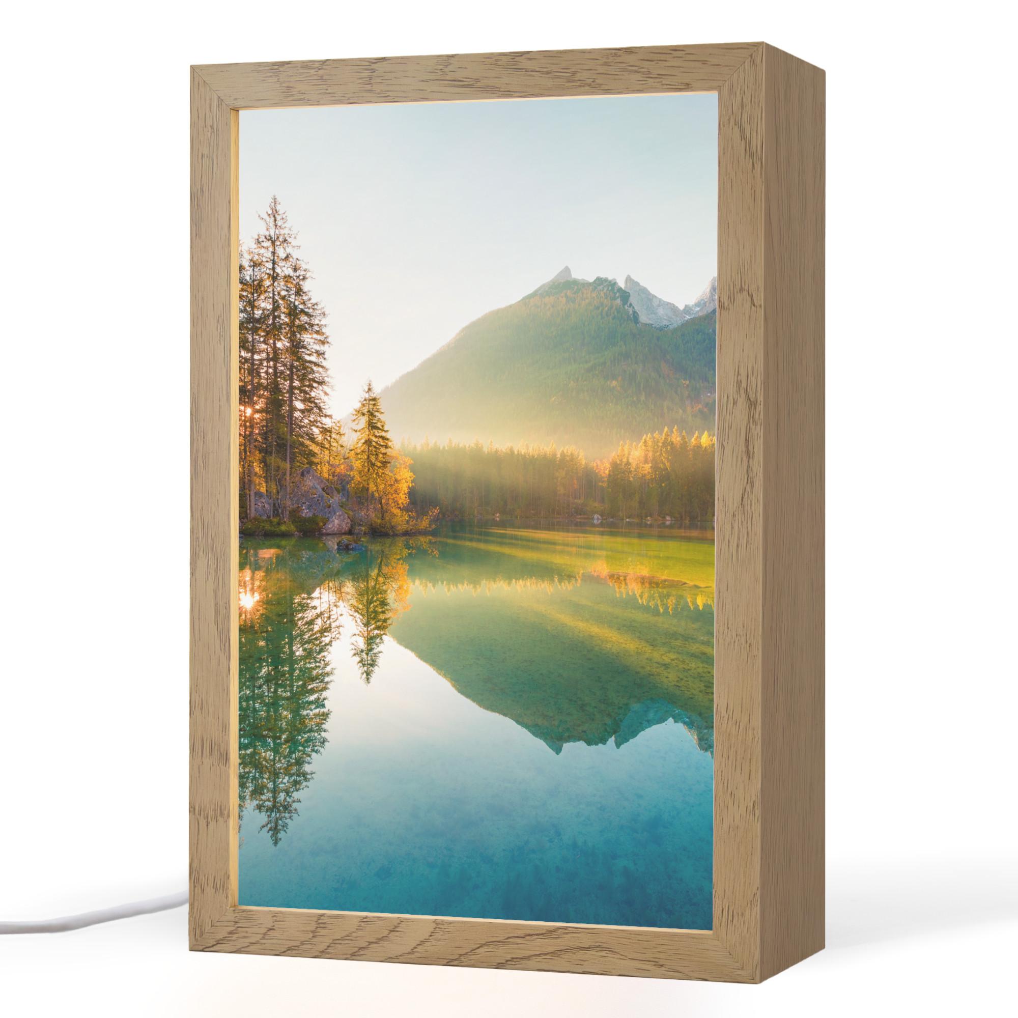 TISCHLEUCHTE See - Wald - Berge - Natur - Sonne - Landschaft 20x30 cm - Currygelb, Holzwerkstoff (8/20/30cm) - OnlyWow