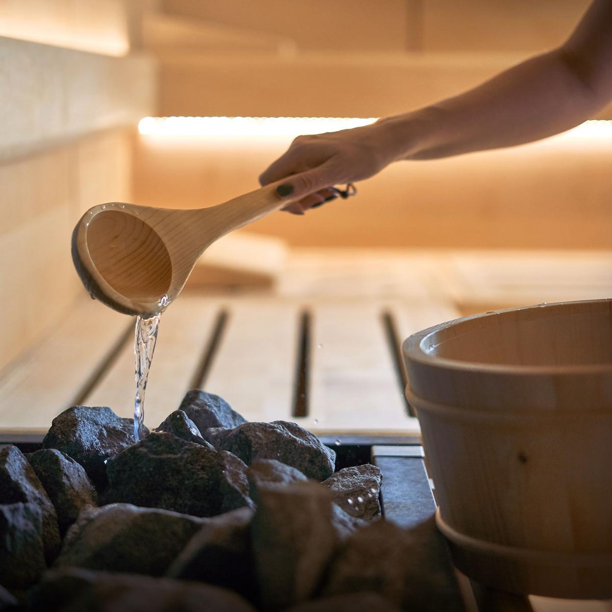 SAUNAZUBEHÖR-SET aus Kiefernholz mit Aufgusskübel und Schöpfkelle - Naturfarben, Holz (27/26/27cm) - LuxeBath
