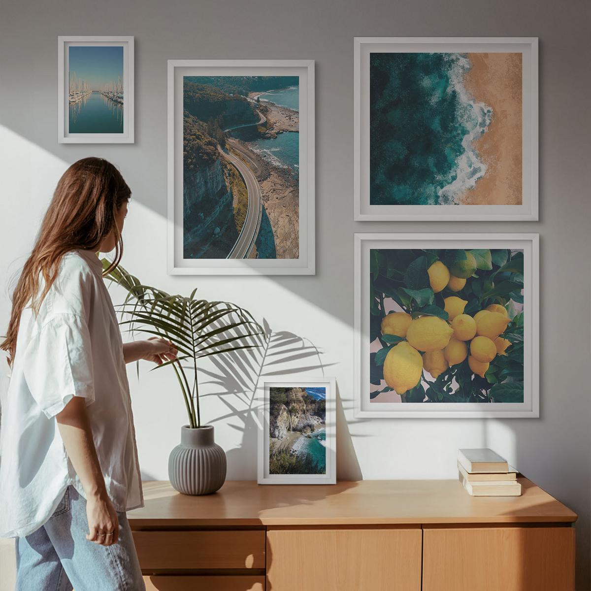 BILDER SET 5er Set - 50x50 cm & 20x30 cm & 40x60 cm Weißer Rahmen - Straßen am Meer, ein Meer aus Zitronen - Weiß, Kunststoff (40/60cm) - TULUP