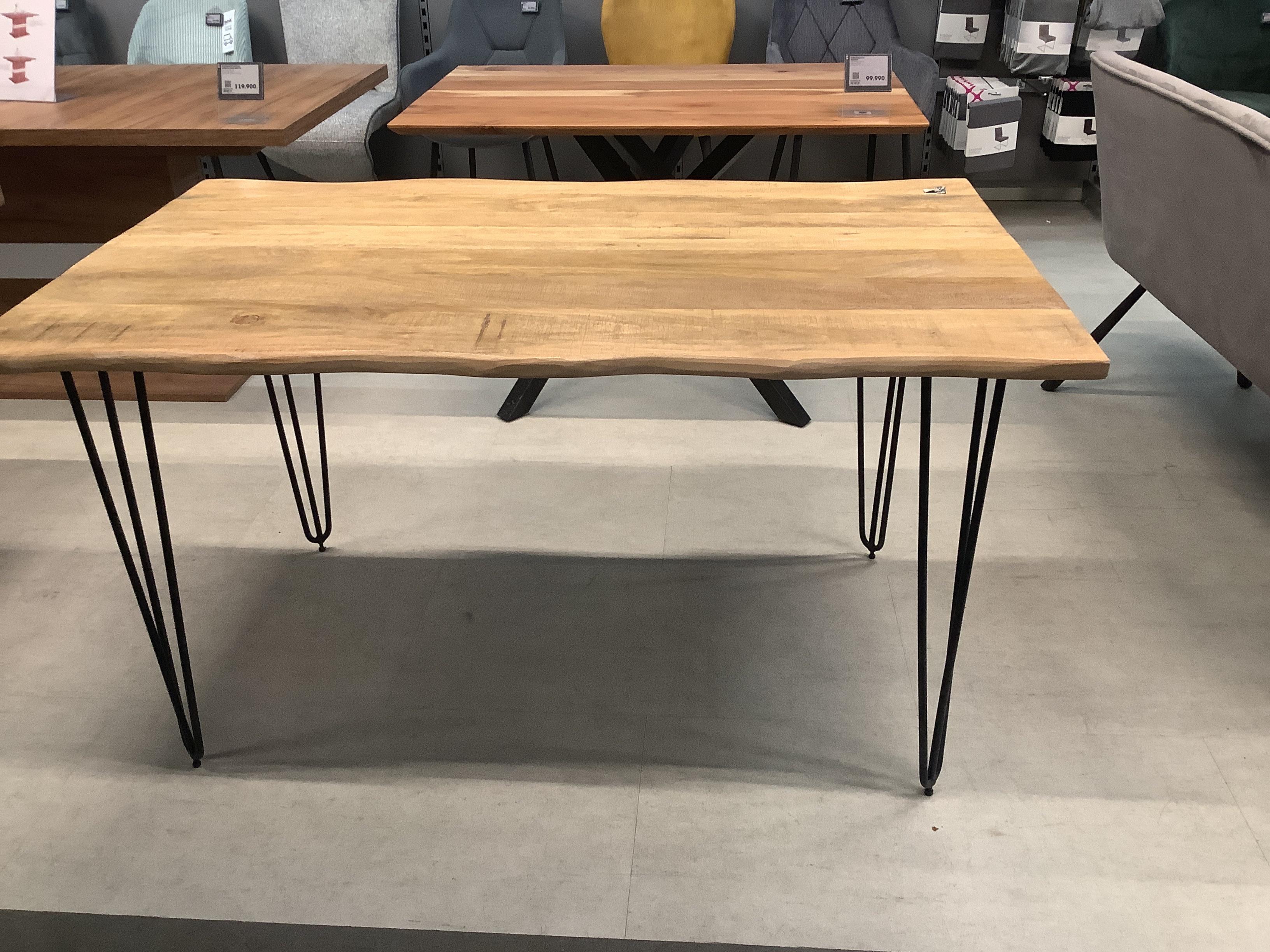 Étkezőasztal MAGNUS