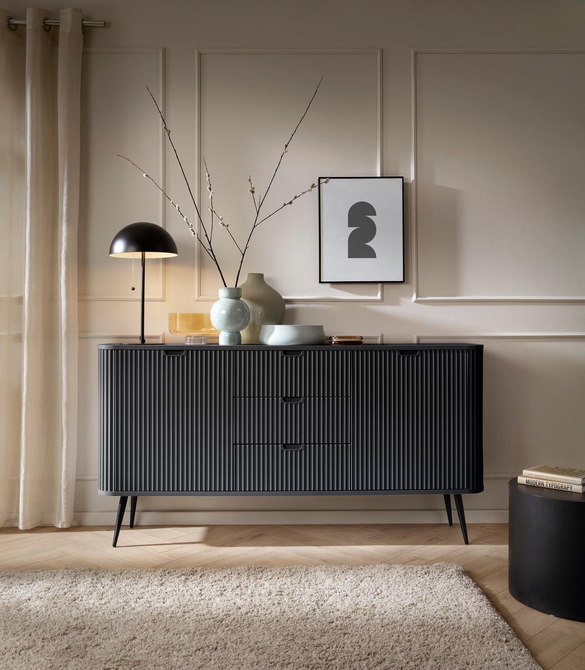 SIDEBOARD Salvia 2T 3S Schwarz 168/87/39 cm – mit geriffelten Fronten und hohen Beinen - Schwarz, Holzwerkstoff/Metall (168/87/39cm) - AX Living