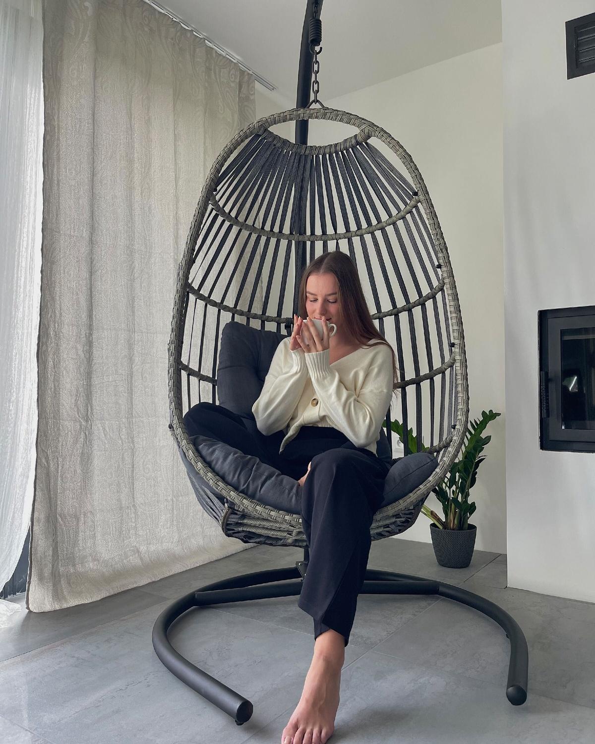 HÄNGESESSEL mit Gestell PE Rattan dunkelgrau 105 cm Sesia - Dunkelbraun, Textil (105/198/105cm) - Beliani