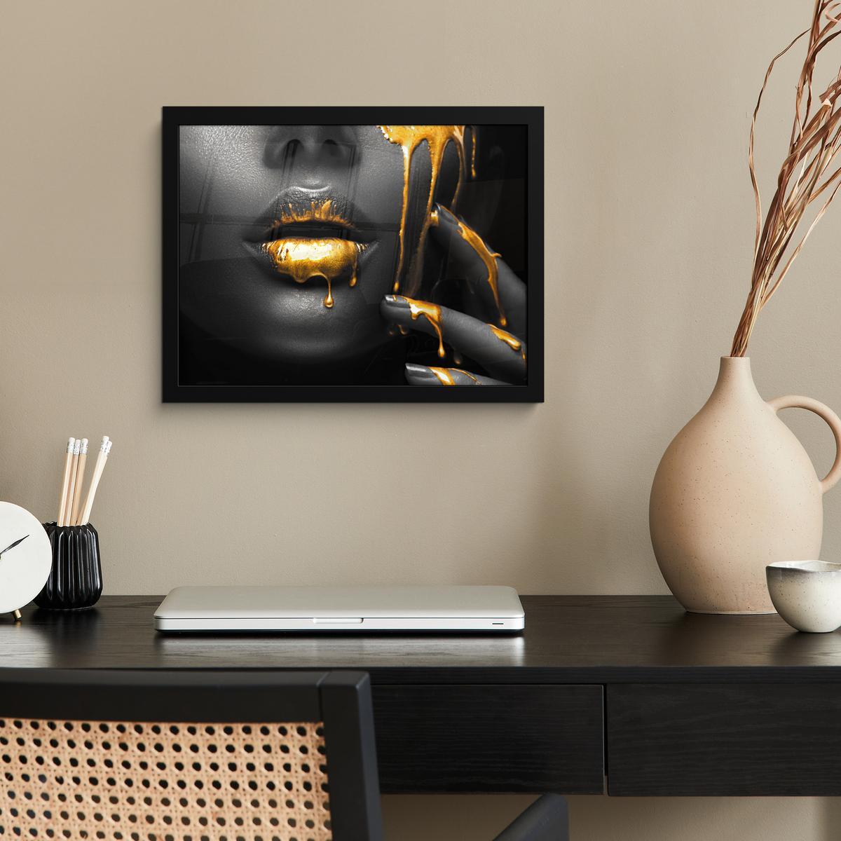 POSTER MIT RAHMENGERAHMTES BILD Frau - Schwarz - Gold - Gesicht - Lippen 40x30 cm - Goldfarben, Papier (40/30cm) - MuchoWow