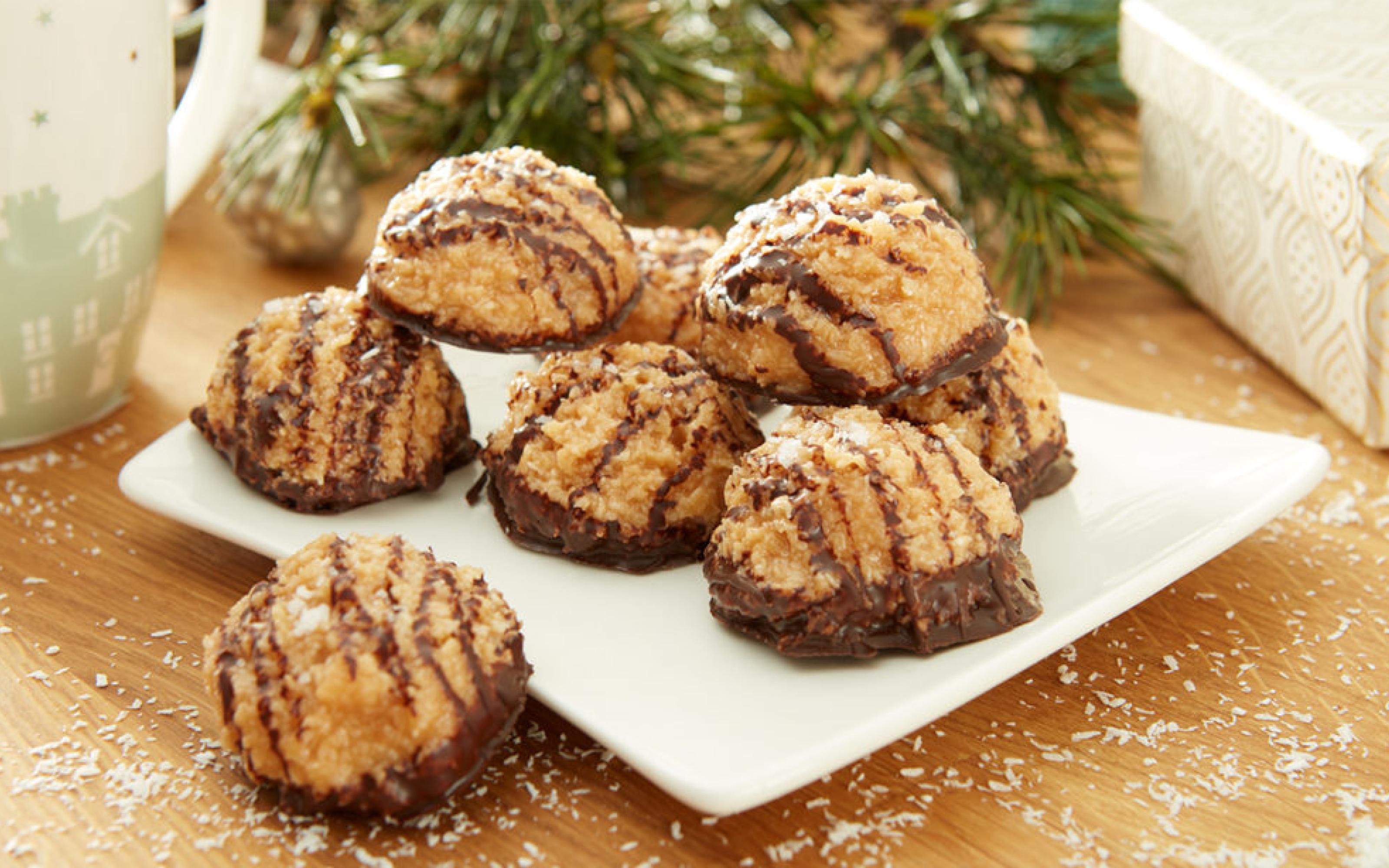Gotowe makaroniki karmelowo - kokosowe