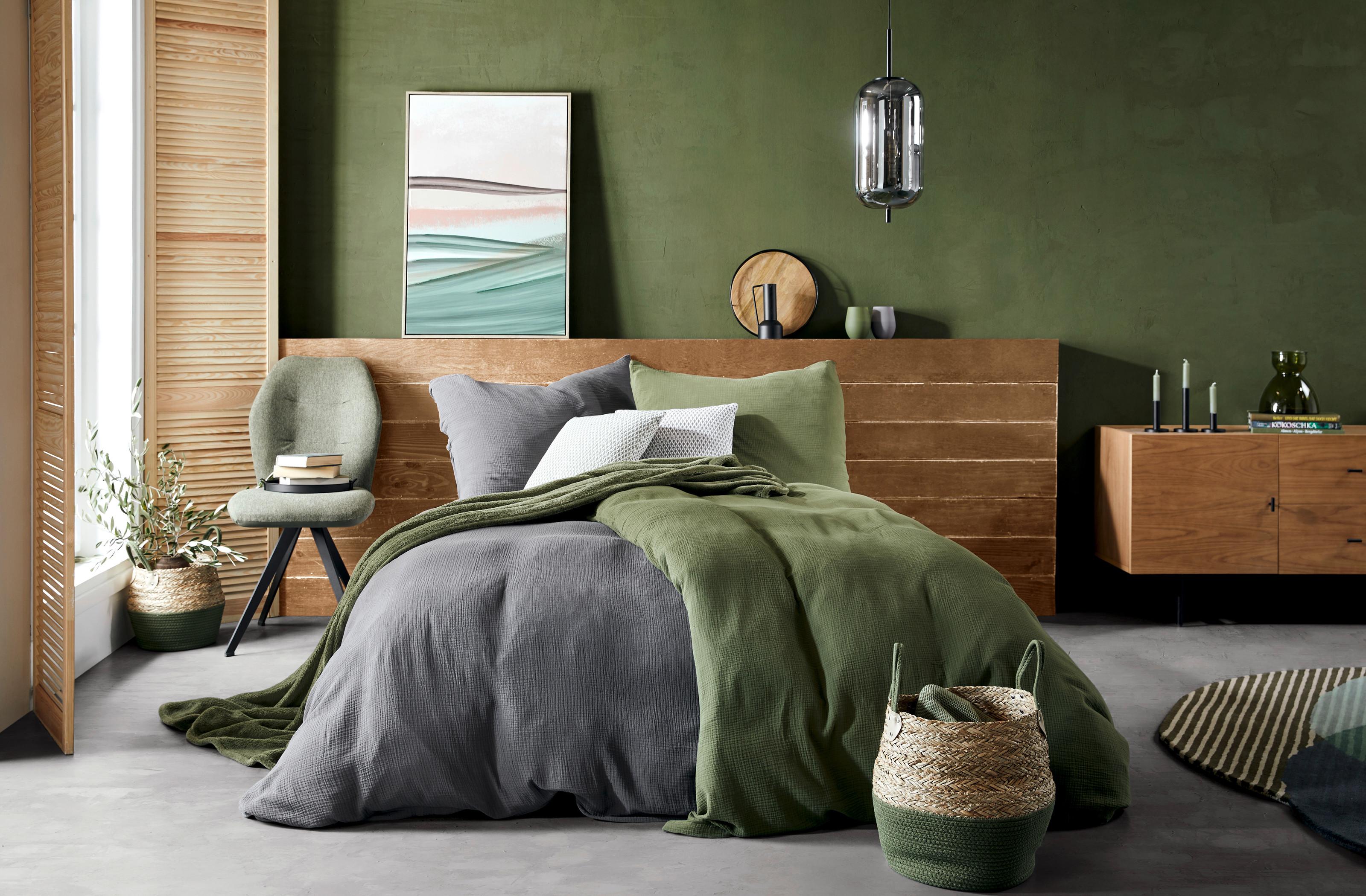 Ponadczasowa sypialnia w stylu Oil Green