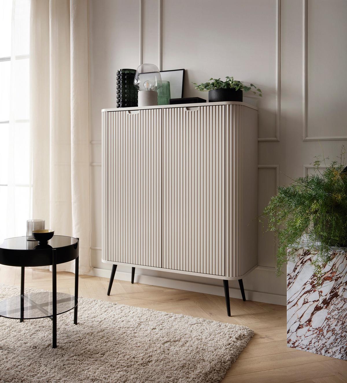HIGHBOARD Salvia 2T Beige, Schwarz 103/129/39 cm – mit geriffelten Fronten und hohen Beinen - Beige/Schwarz, Holzwerkstoff/Metall (103/129/39cm) - AX Living