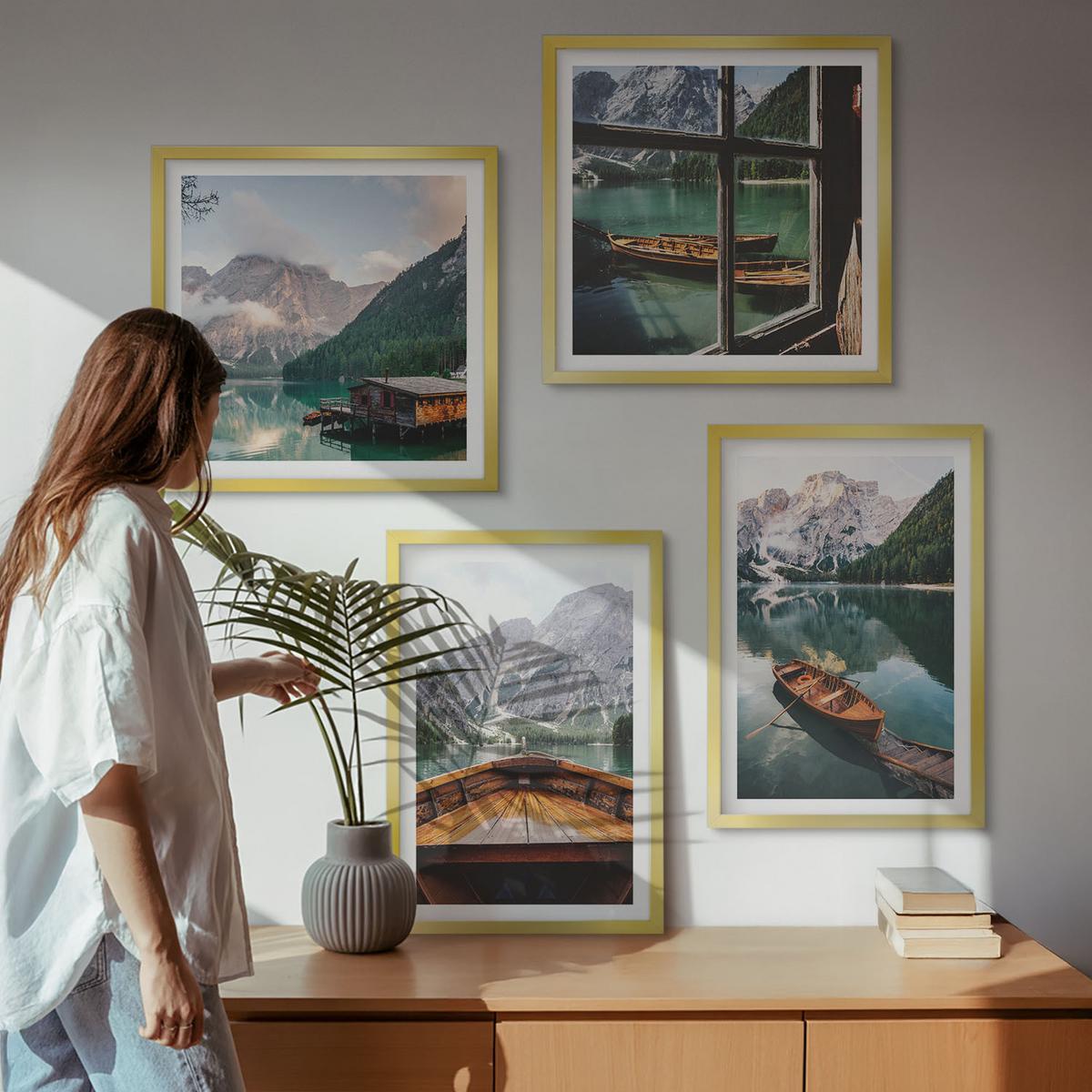 BILDER SET 4er Set - 50x50 cm & 40x60 cm Goldrahmen - See, Berge, Boote, Hütte, Fenster - Goldfarben, Kunststoff (50/50cm) - TULUP