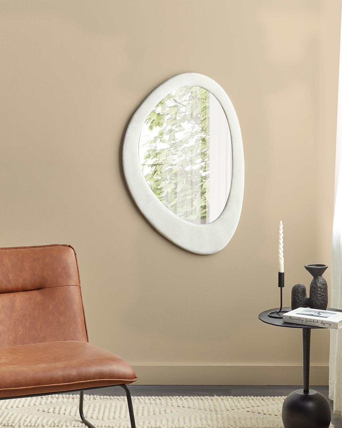 WANDSPIEGEL Samtstoff weiß oval 60/90 cm Audes - Weiß, Textil (60/90/4cm) - Beliani