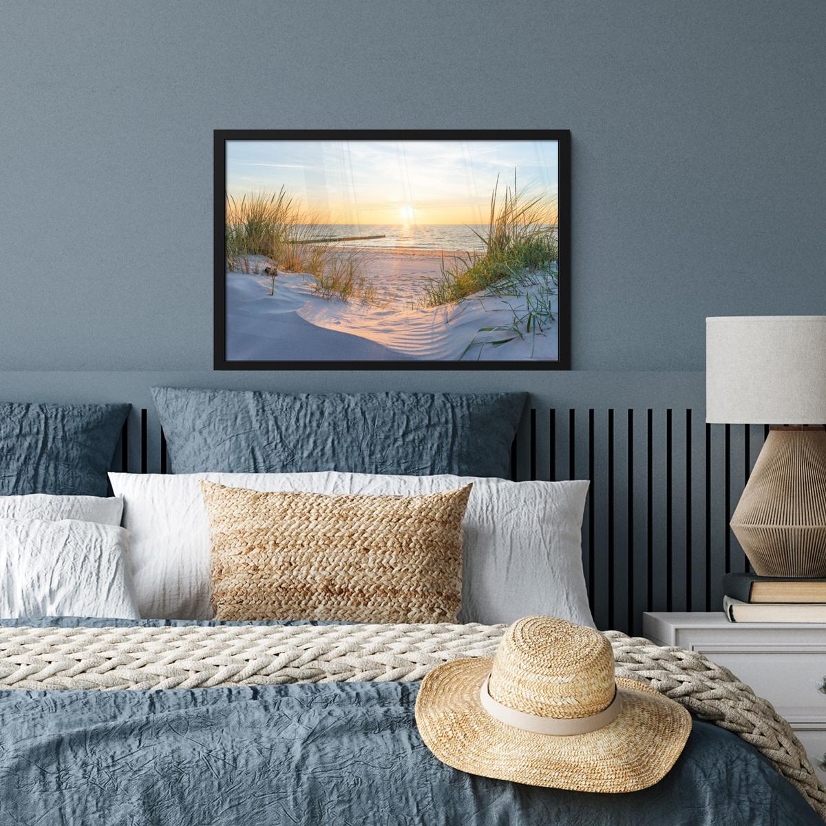POSTER MIT RAHMENGERAHMTES BILD Strand - Sonne - Düne - Gras - Sand - Horizont 60x40 cm - Hellblau, Papier (60/40cm) - MuchoWow