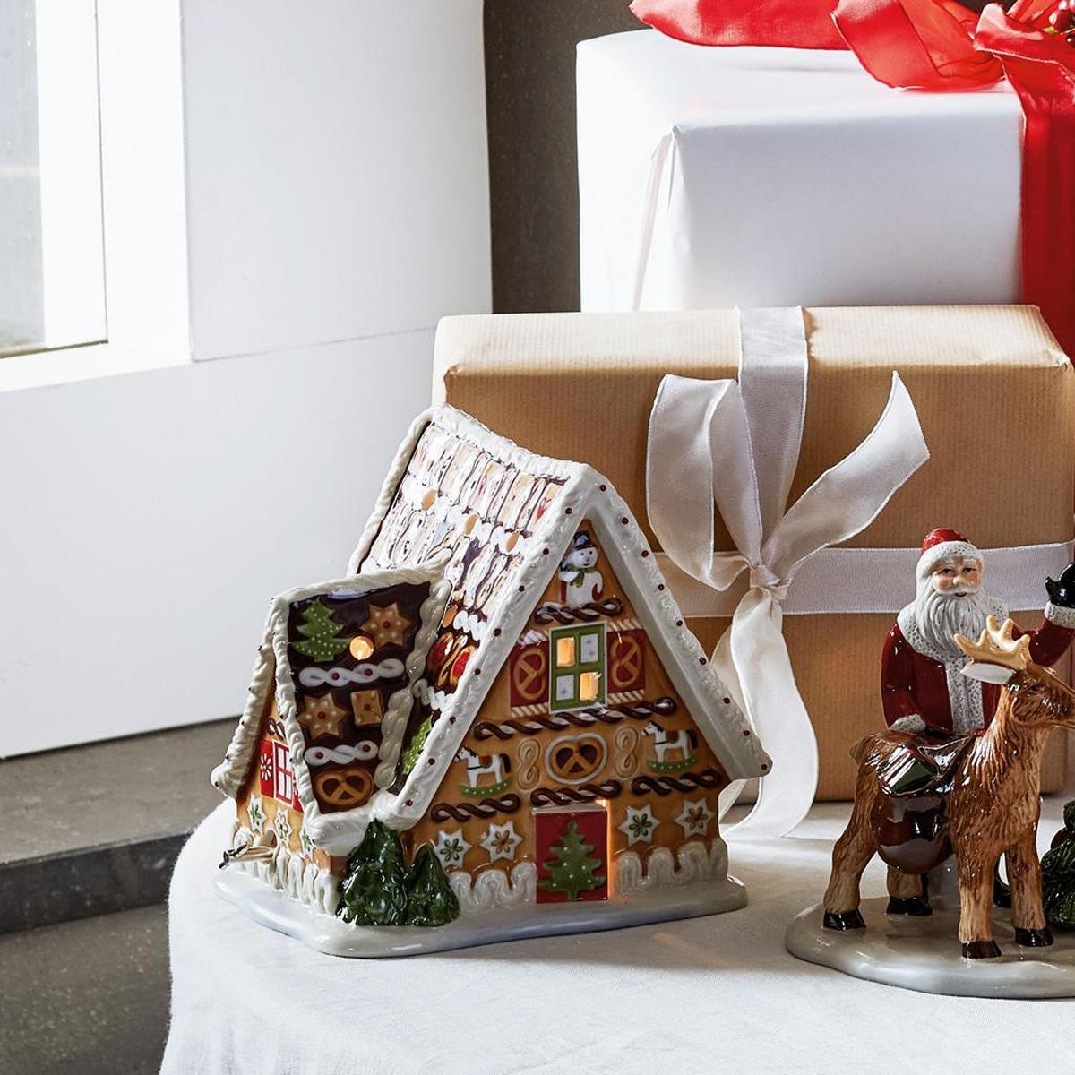LEBKUCHENHAUS MIT SPIELUHR Christmas Toys bunt - Multicolor, Keramik (15/20.1/20cm) - Villeroy & Boch
