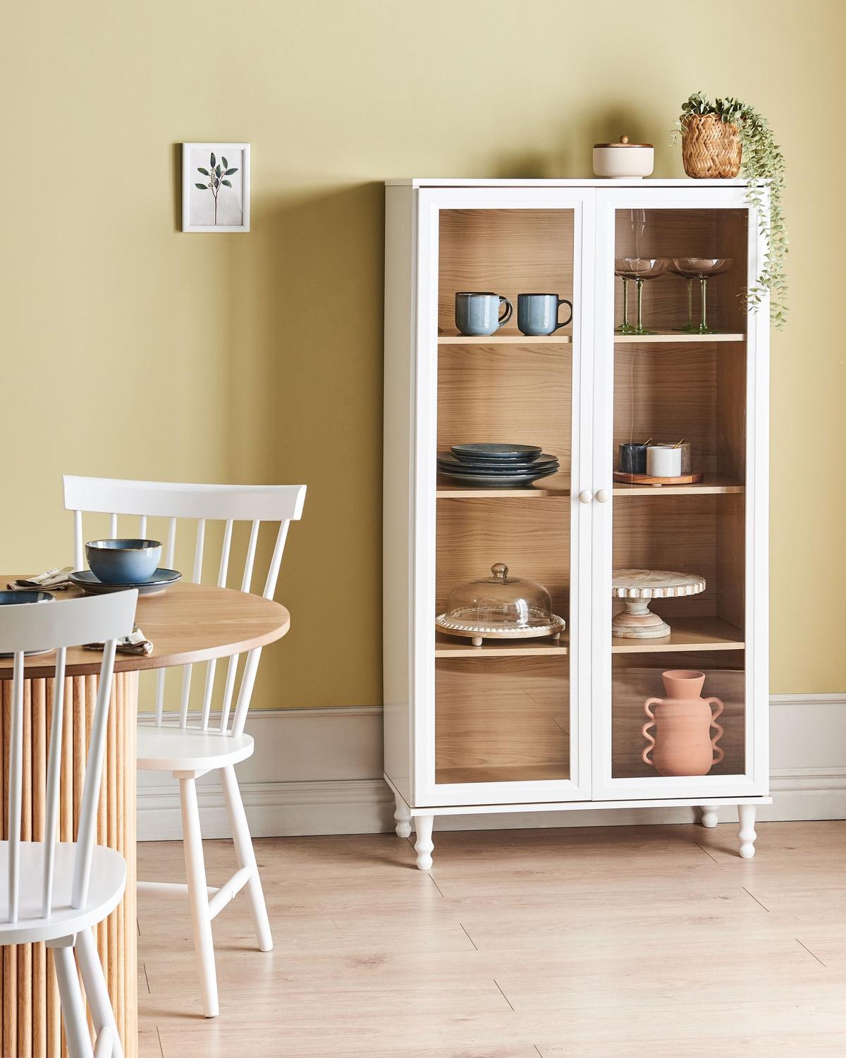 VITRINE mit Glastüren 80 cm Weiß Tingledale - Weiß, Holzwerkstoff (80/151/40cm) - Beliani